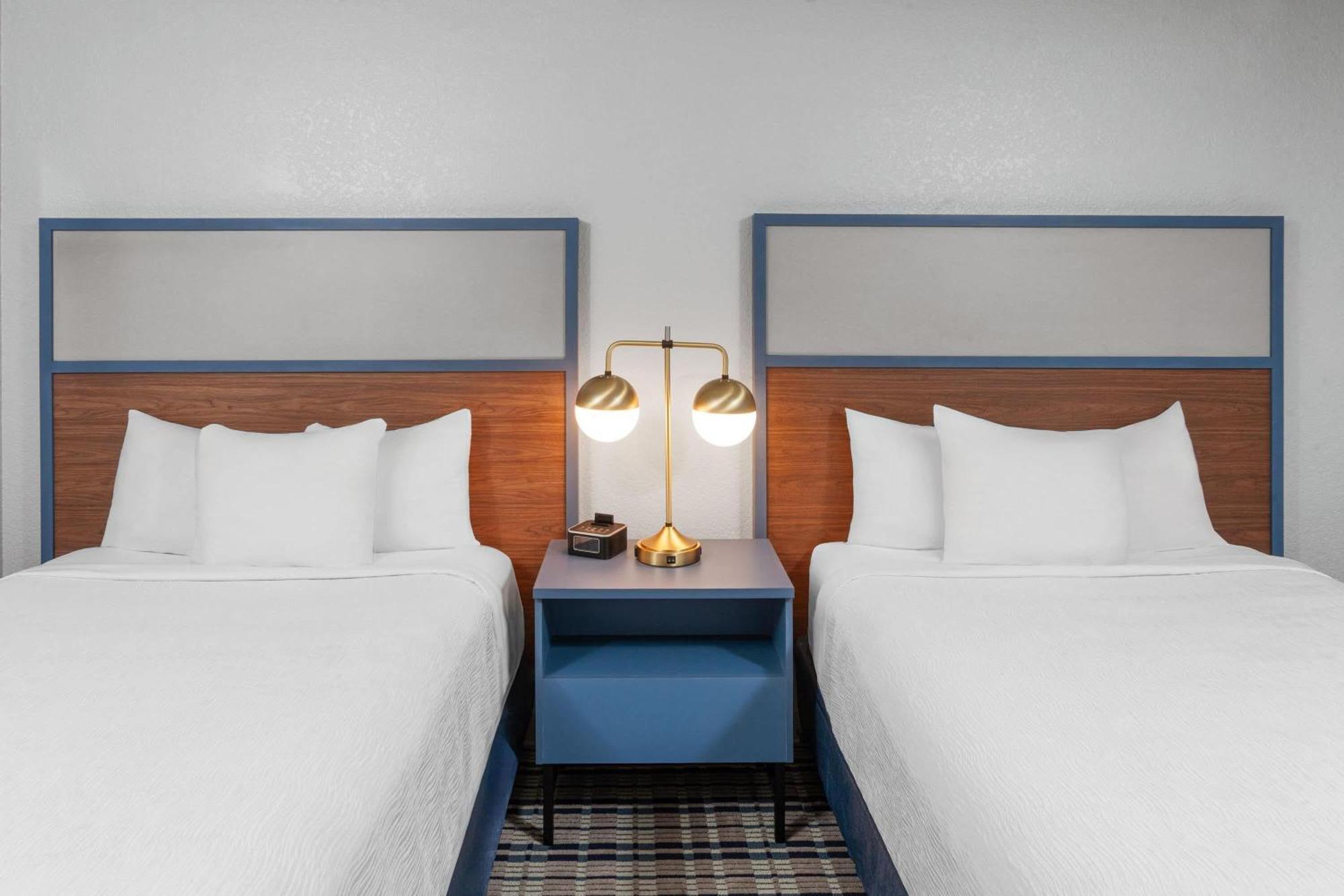 Deluxe Double Room - Mobility Access/Non-Smoking