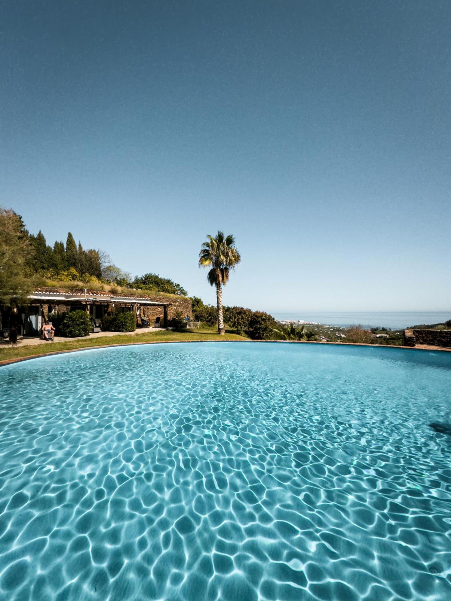 Studio Pool View