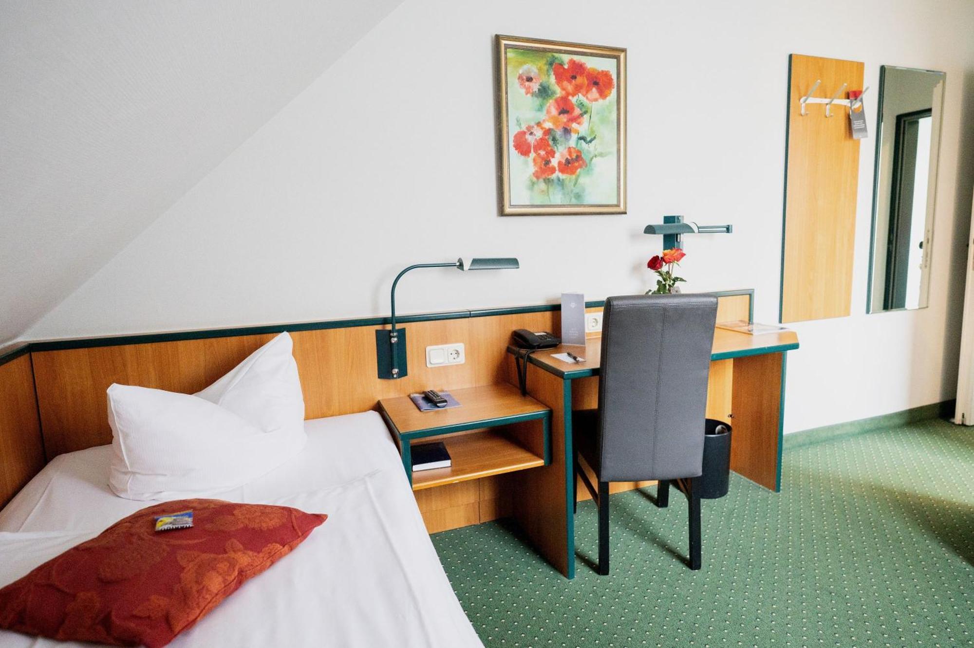 Single Room,1742895540:JPEG