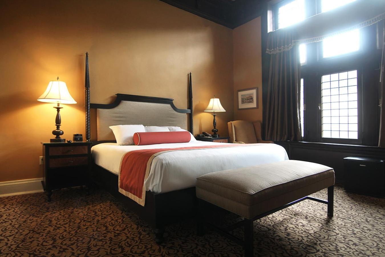 Premier Room King Bed Disability Access