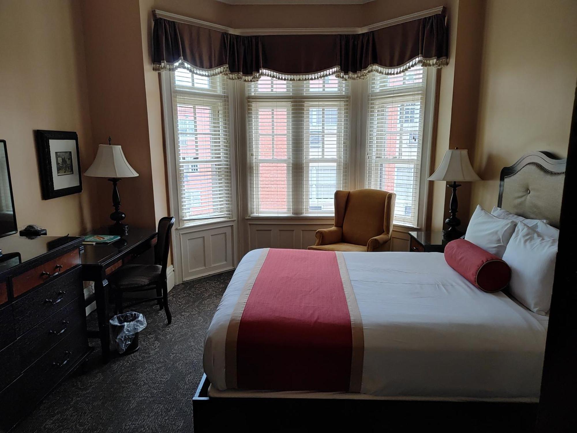 Deluxe Room Queen Bed