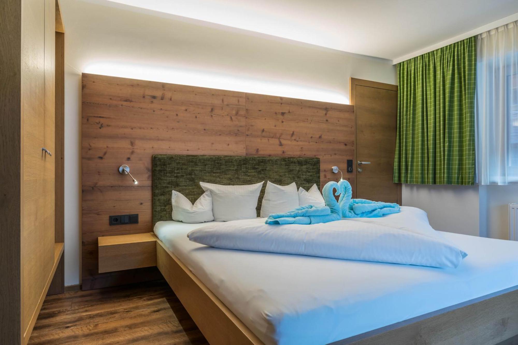 Double Room with Balcony,1742907026:JPEG