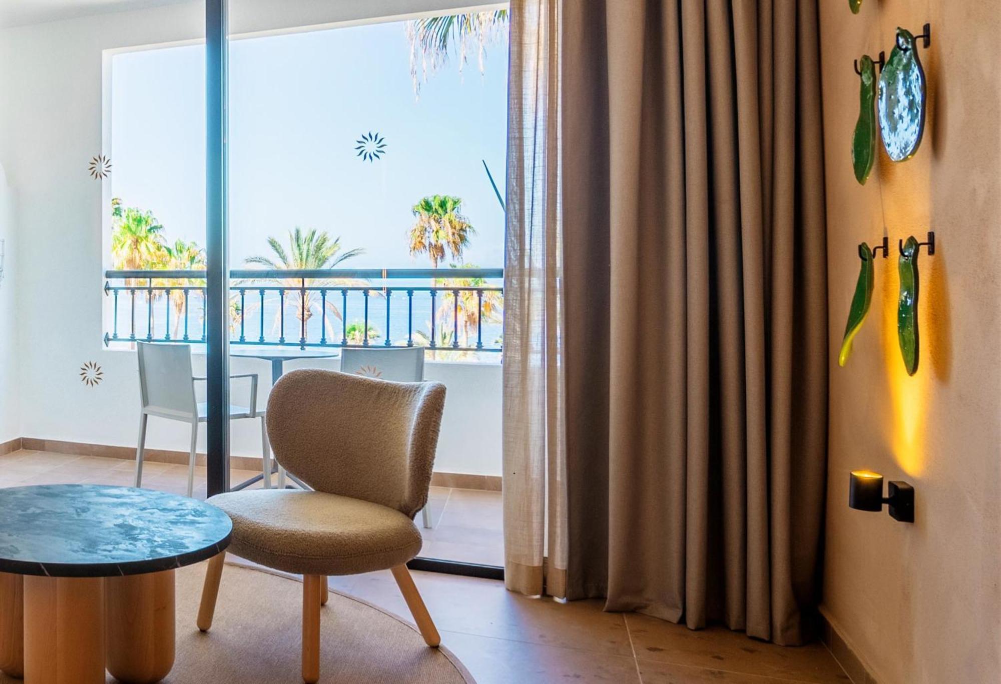 Junior Suite Deluxe Side Sea View