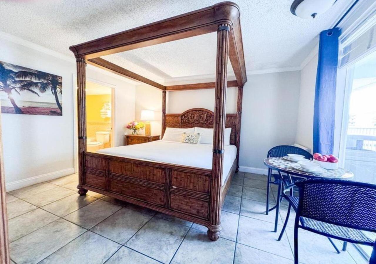 King Room Pool View