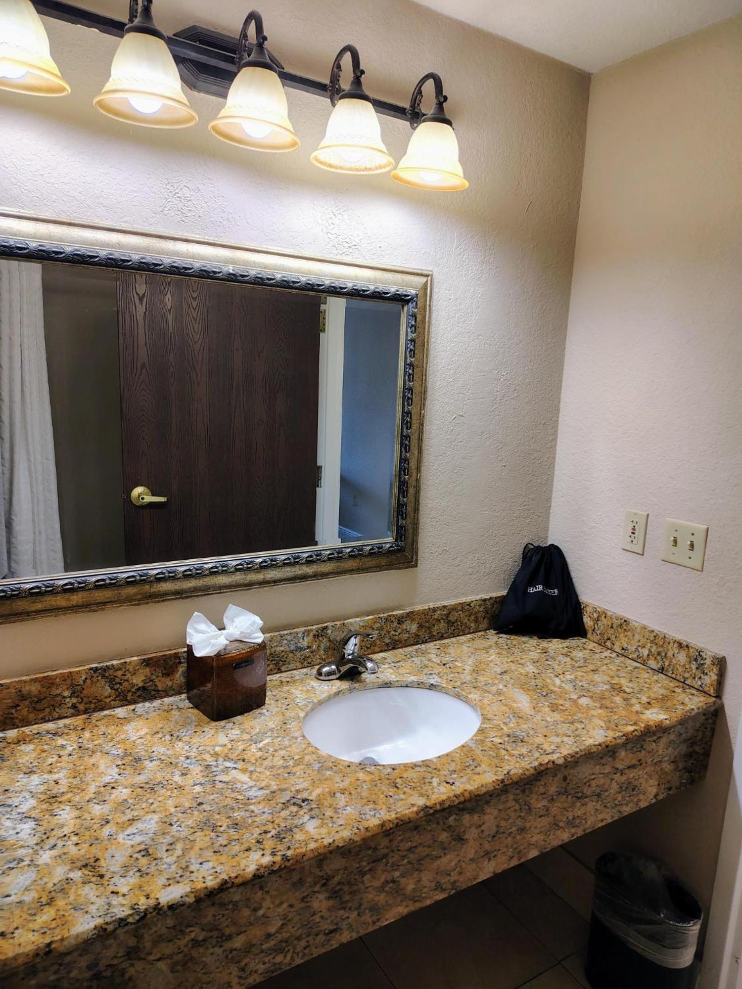 Deluxe Double Room,1742956428:JPEG