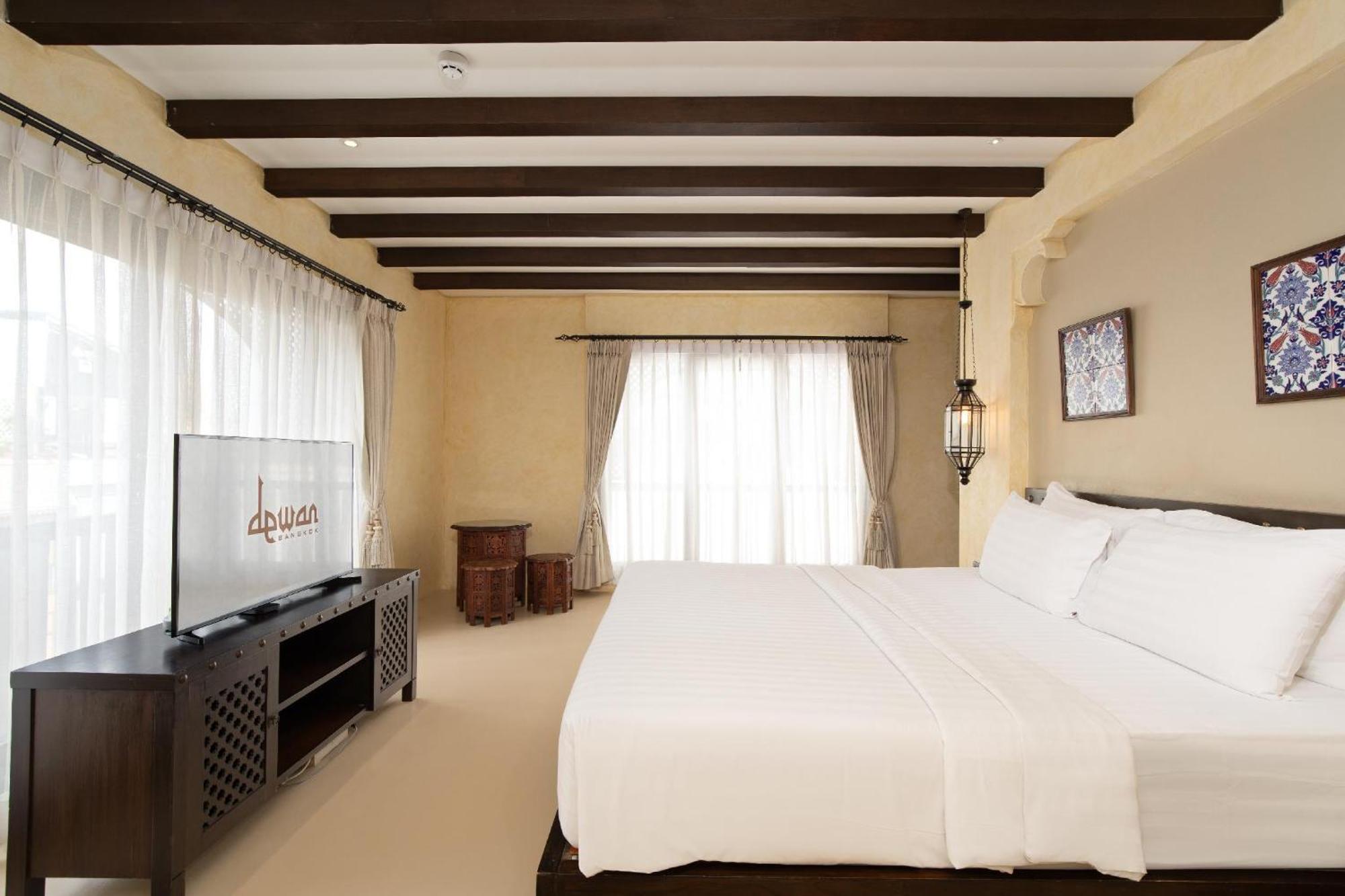 Deluxe King Room