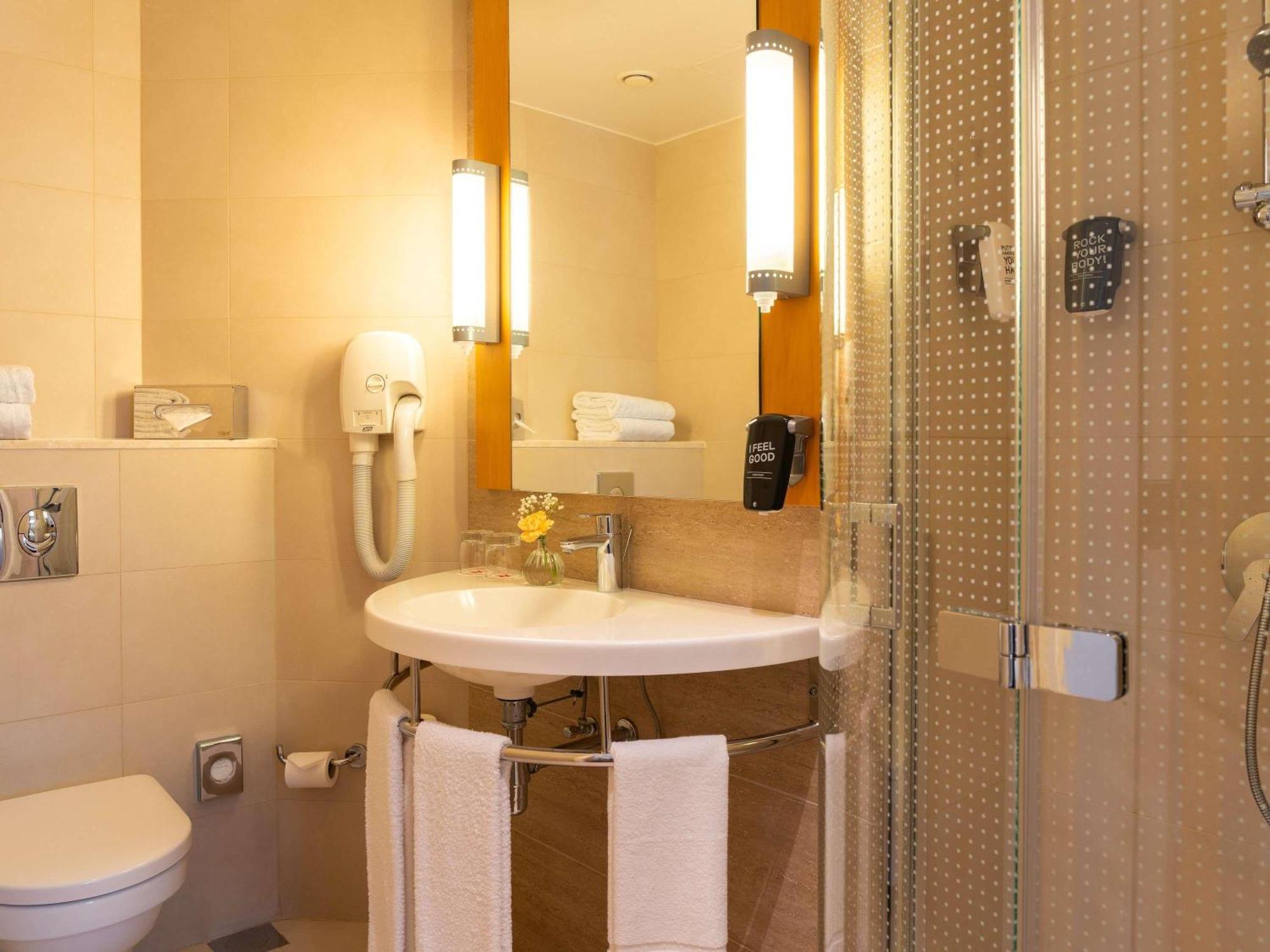 Premium Twin Room,1772969307:JPEG