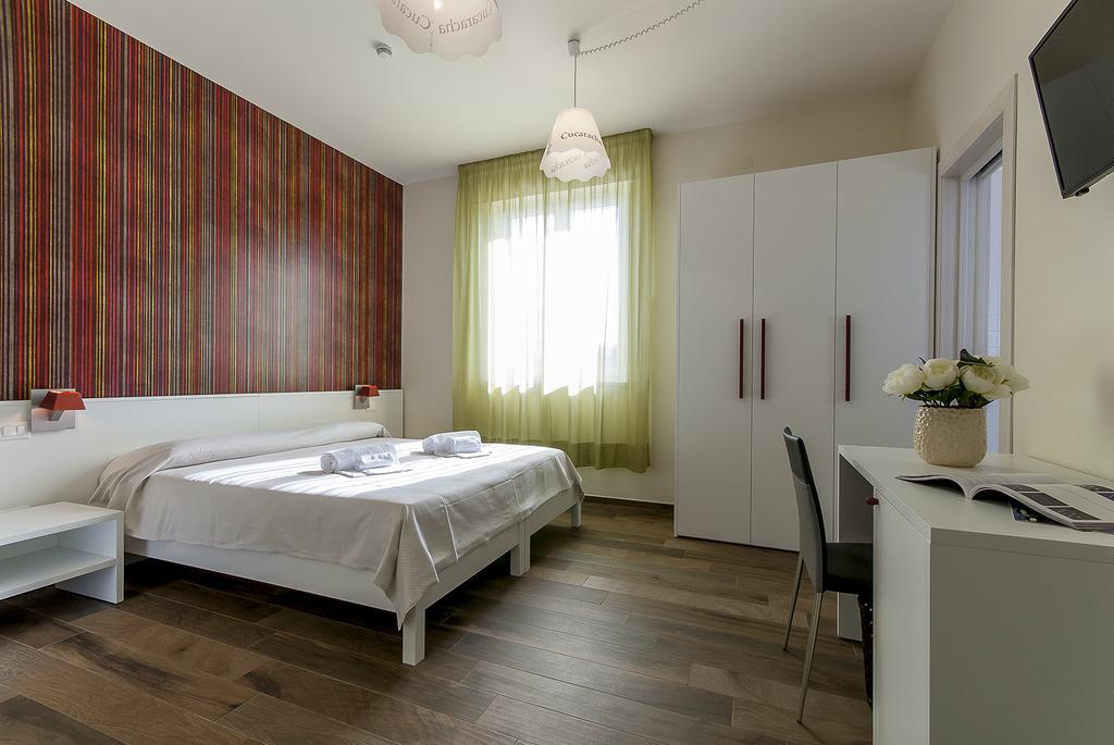 Large Double or Twin Room,174379926:JPEG