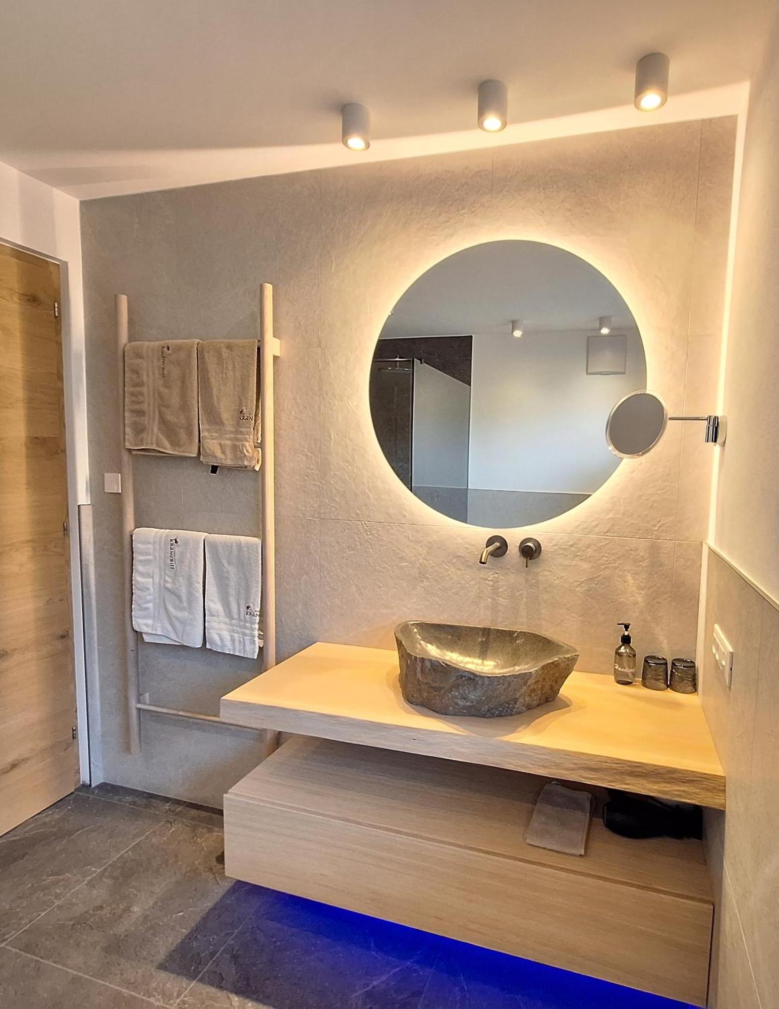 One-Bedroom Apartment,1743000417:JPEG