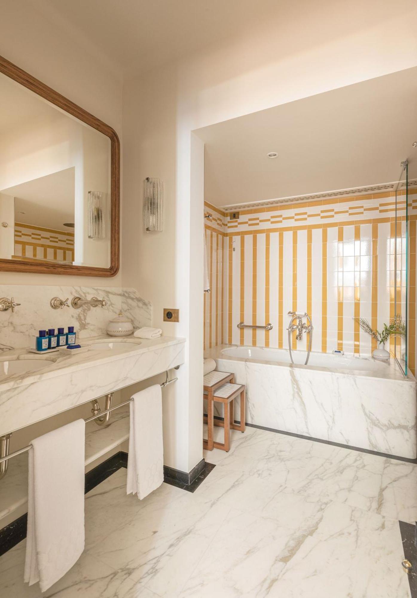 Junior Suite Village View