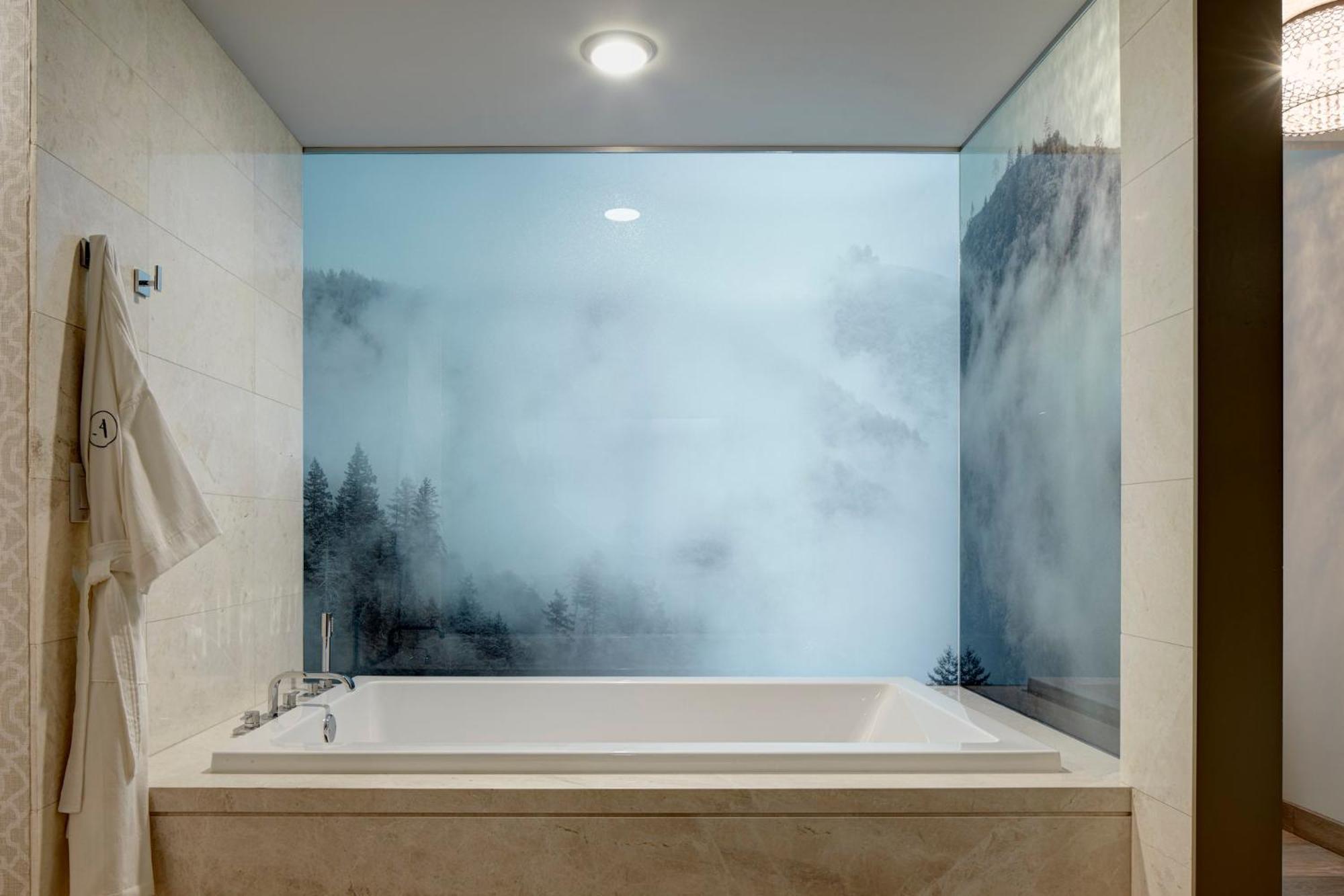 Archer King Hearing-Accessible Suite with Balcony + Fireplace,1743052468:JPEG