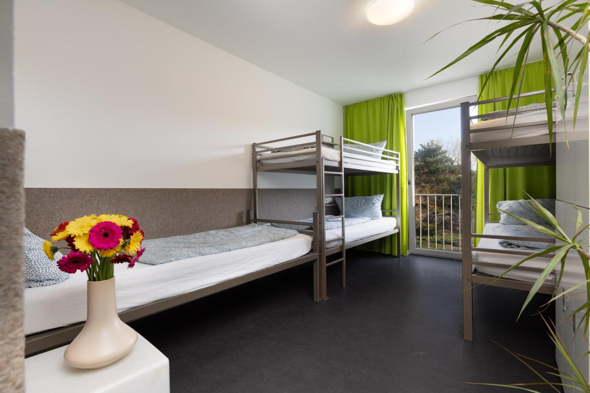 Classic 6-Bed Room,1743053951:JPEG