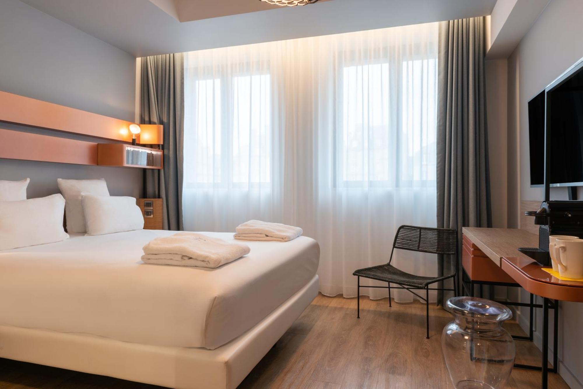 Classic Double Room One Queen Bed