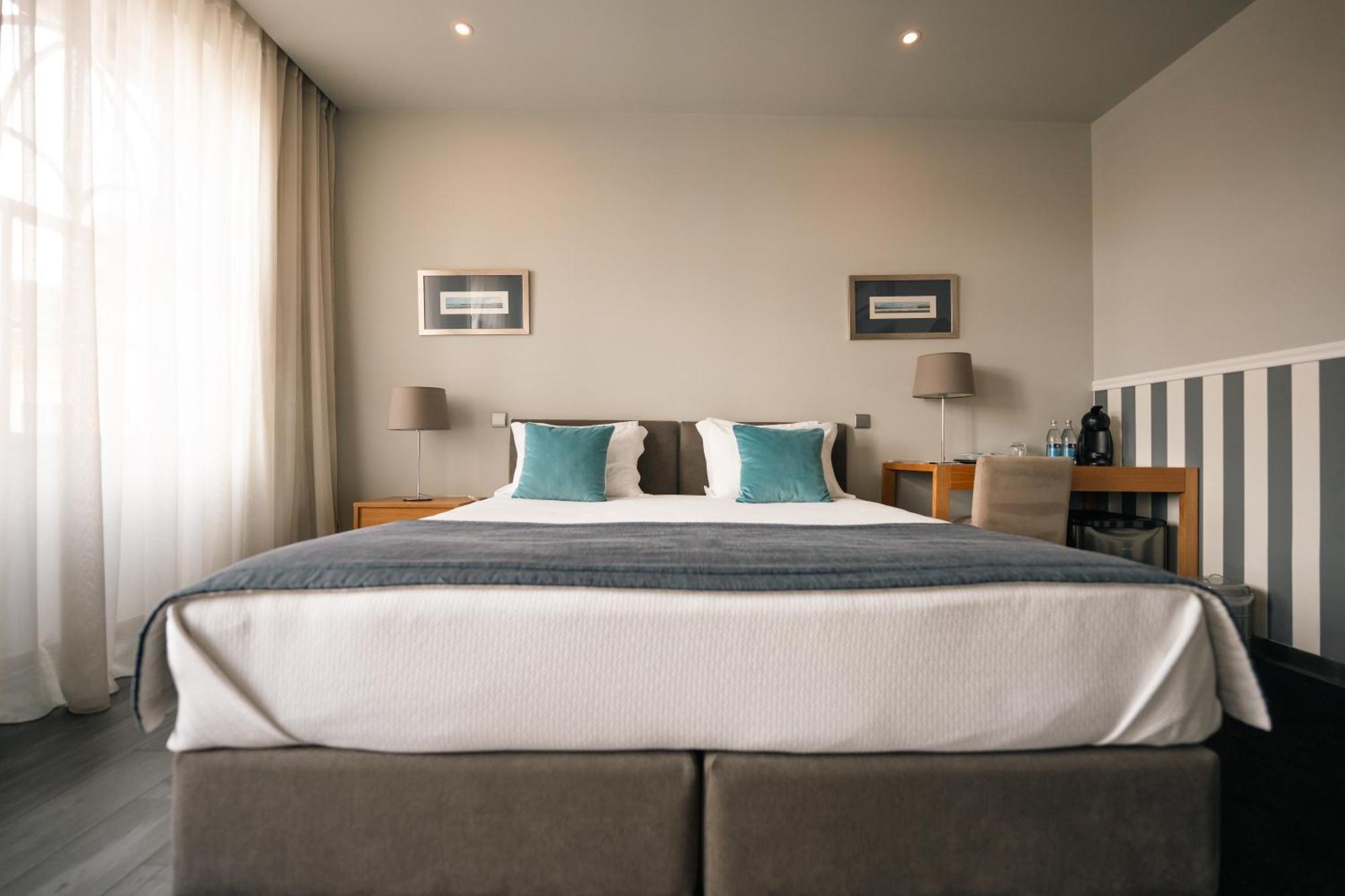 Large Double or Twin Room,1743111033:JPEG