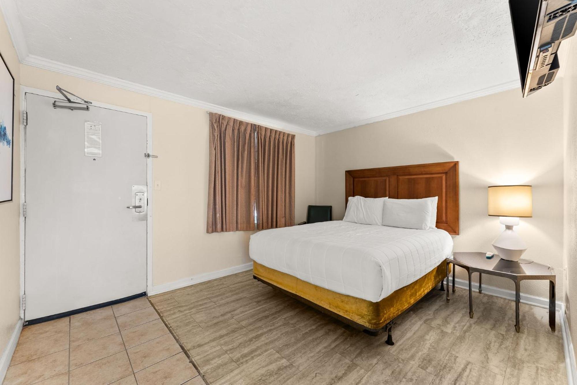 Two Room Suite,1743115004:JPEG