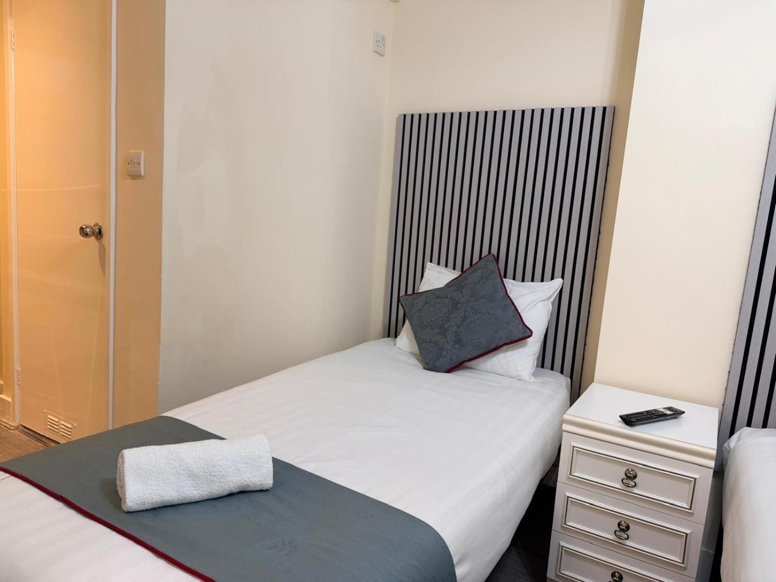Triple Room,1743116147:JPEG