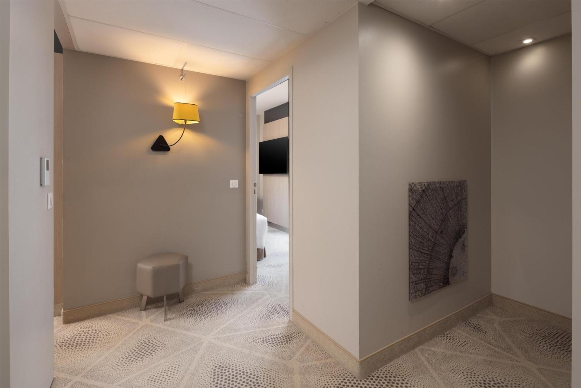 One-Bedroom King Suite