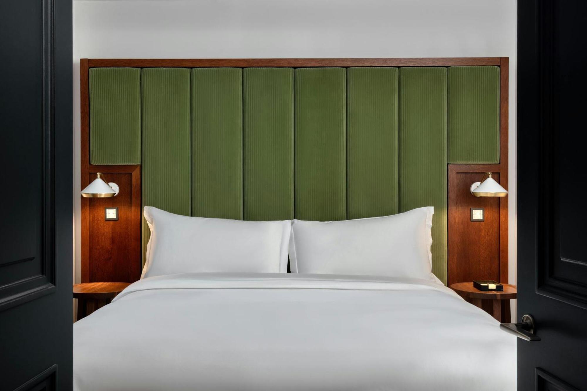 One-Bedroom Suite King or Double Bed,1743180374:JPEG