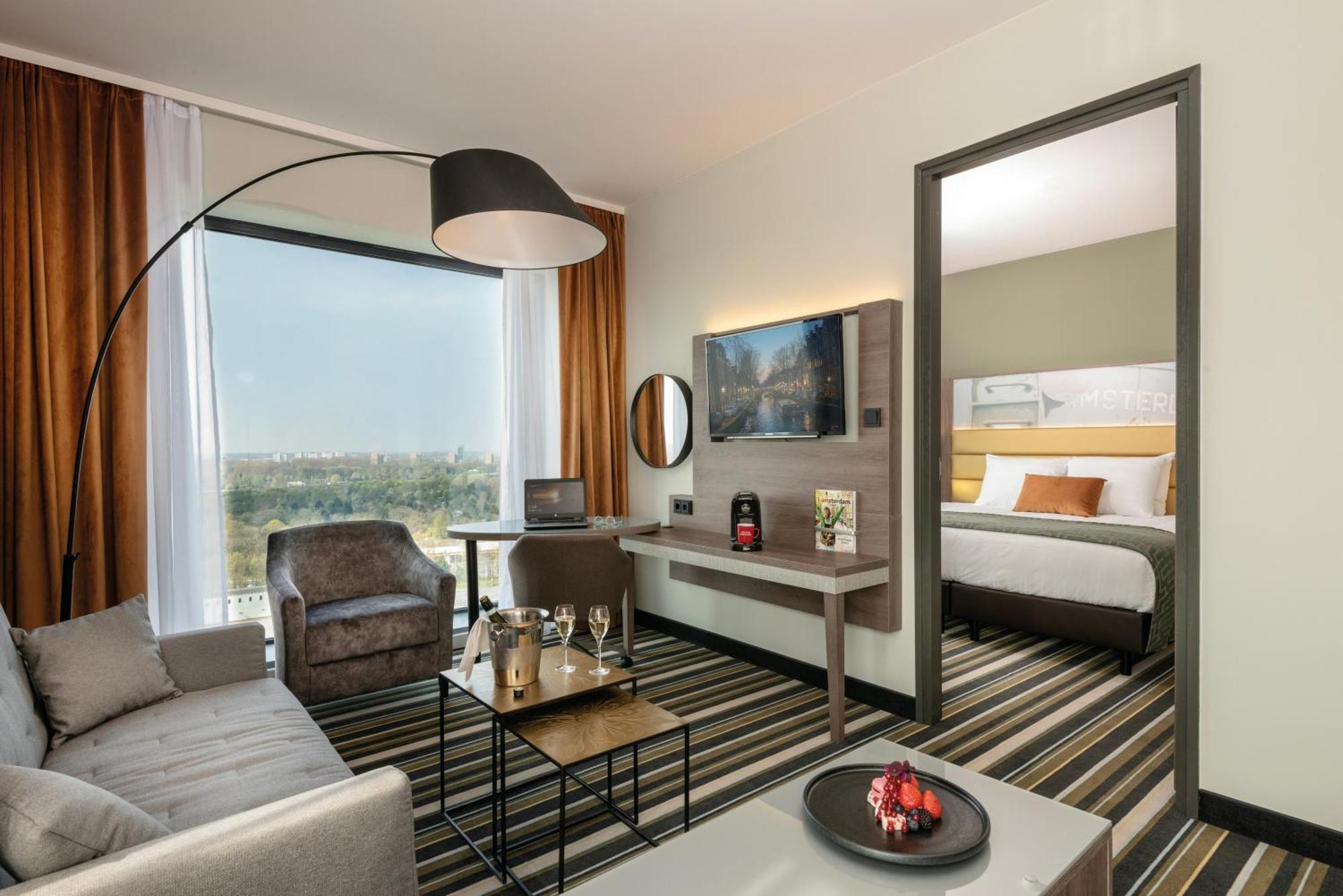 Junior Suite 1 King Bed 1 Double Sofabed,1743197026:JPEG