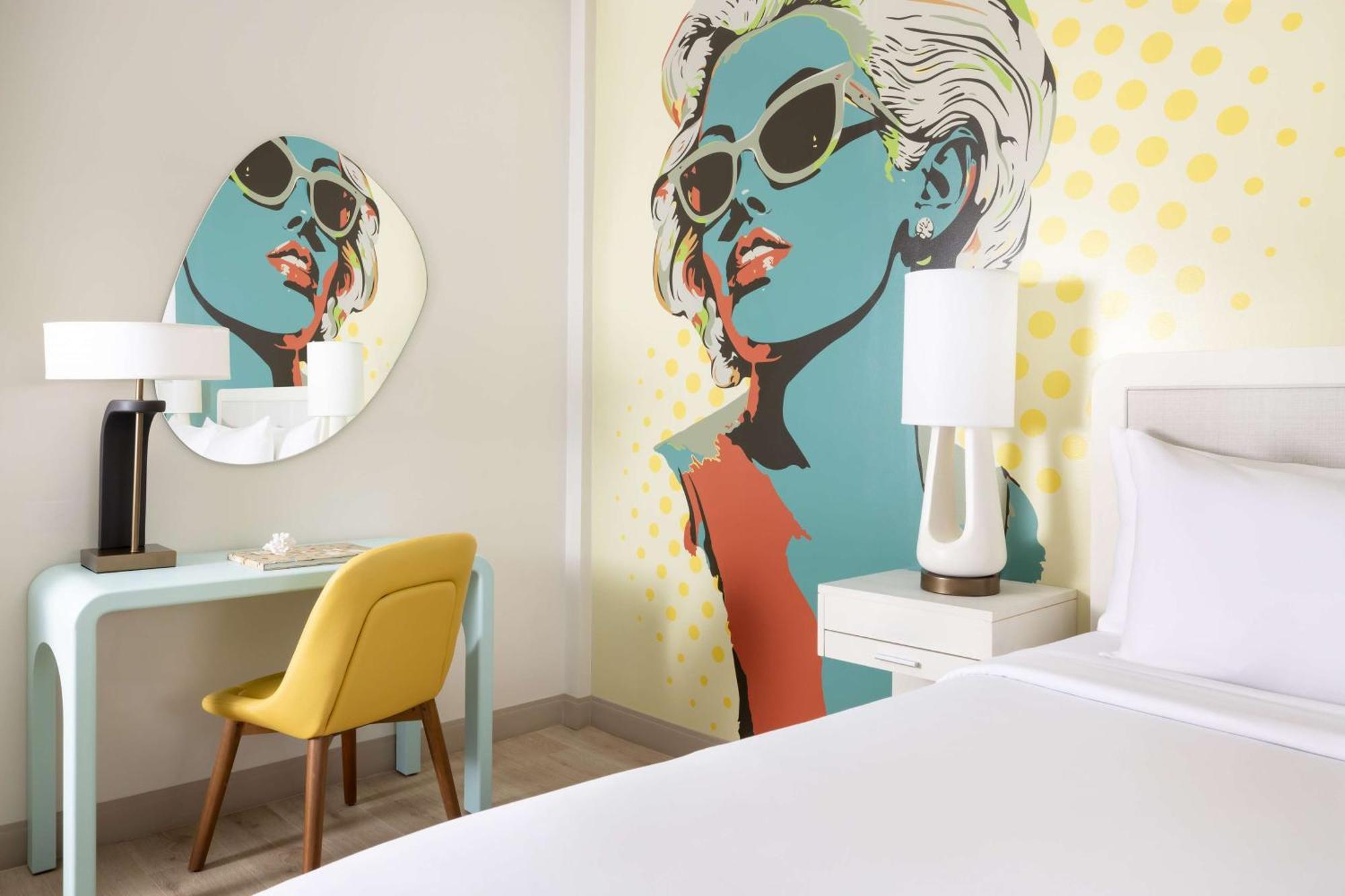 King Room with Roll-In Shower - Mobility Access,1638521524:JPEG
