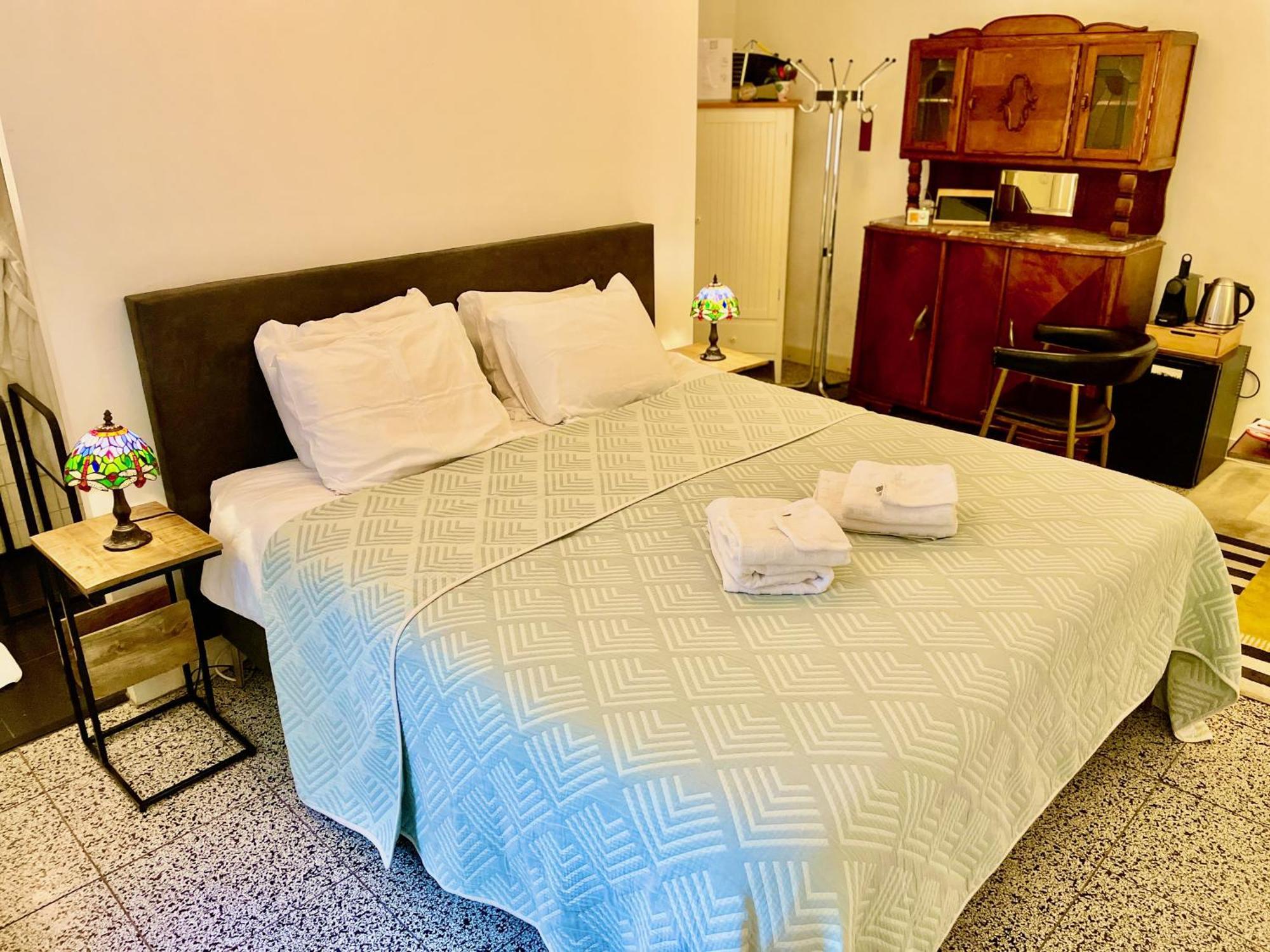 Double Room Private Bathroom