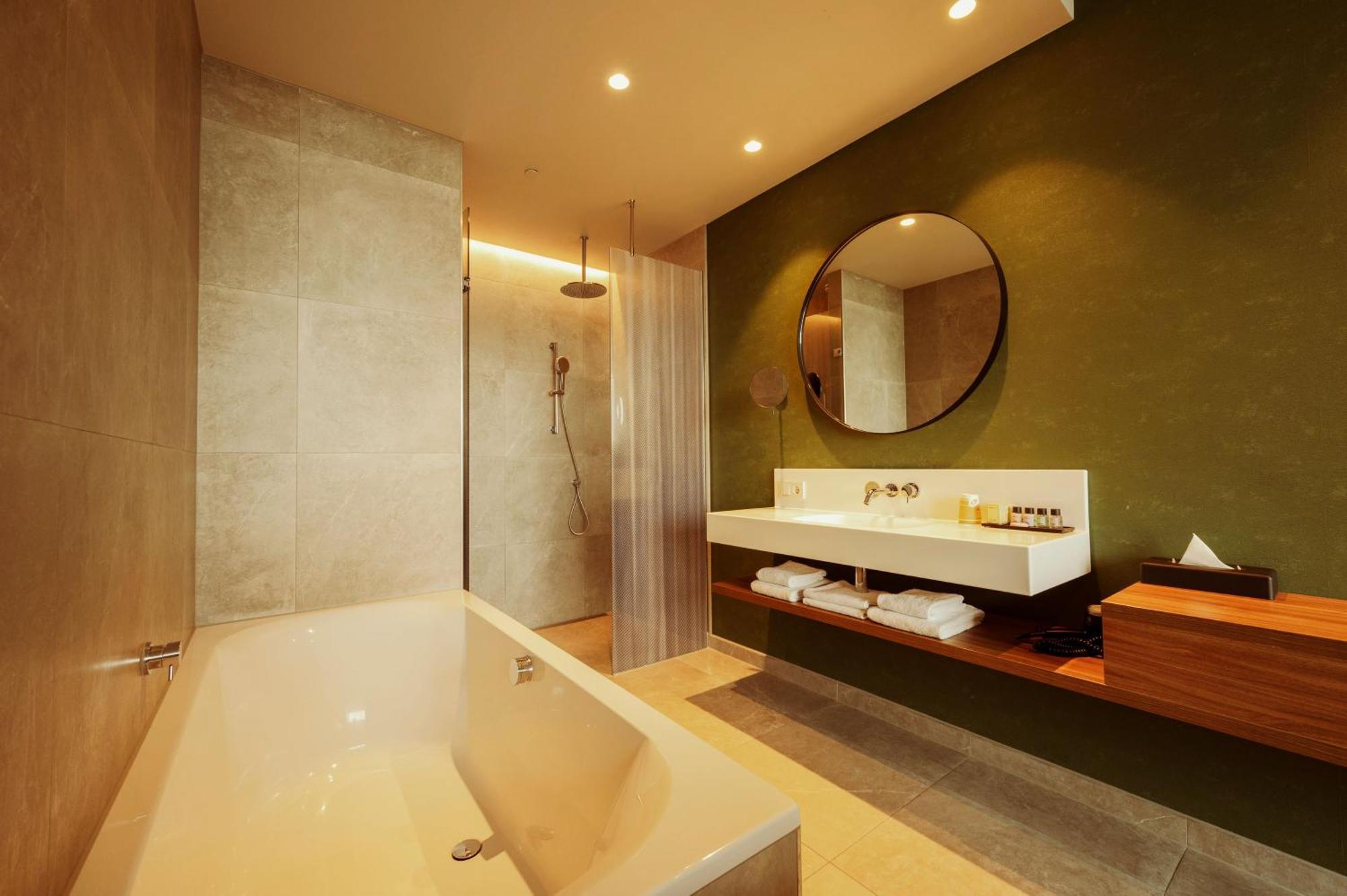 Comfort King bath