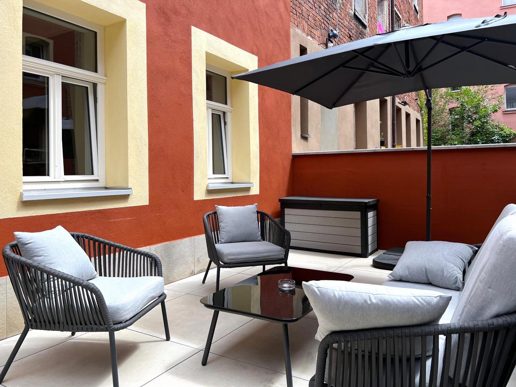3-Zimmer Supreme Apartment mit 2 Schlafzimmern 1 Wohnzimmer und Terrasse oder Galerie