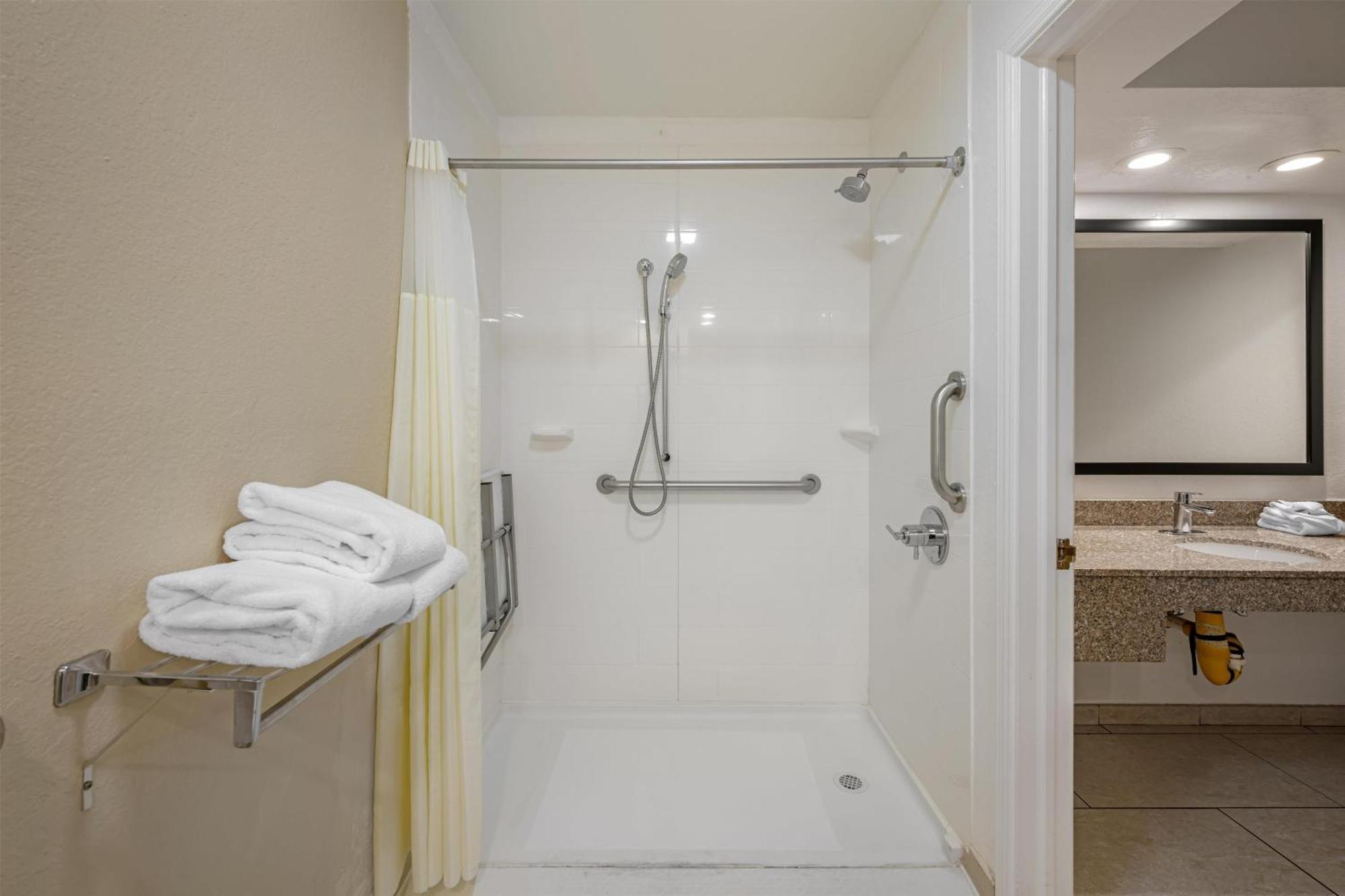 Queen Room Two Queen Beds Accessible or Pet Friendly,1743414717:JPEG