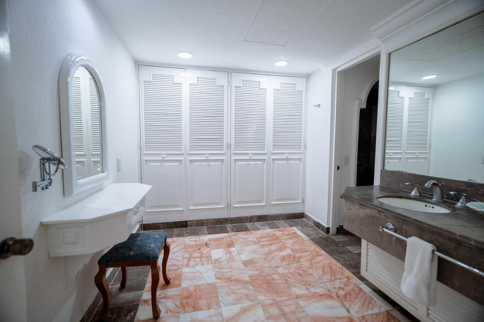 King Suite Ocean View,1743448265:JPEG