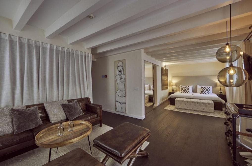 Oasis-Suite Room,1743501960:JPEG