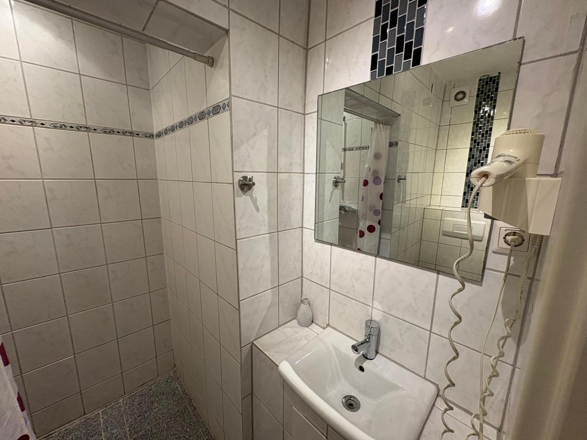 Double Room Private Bathroom