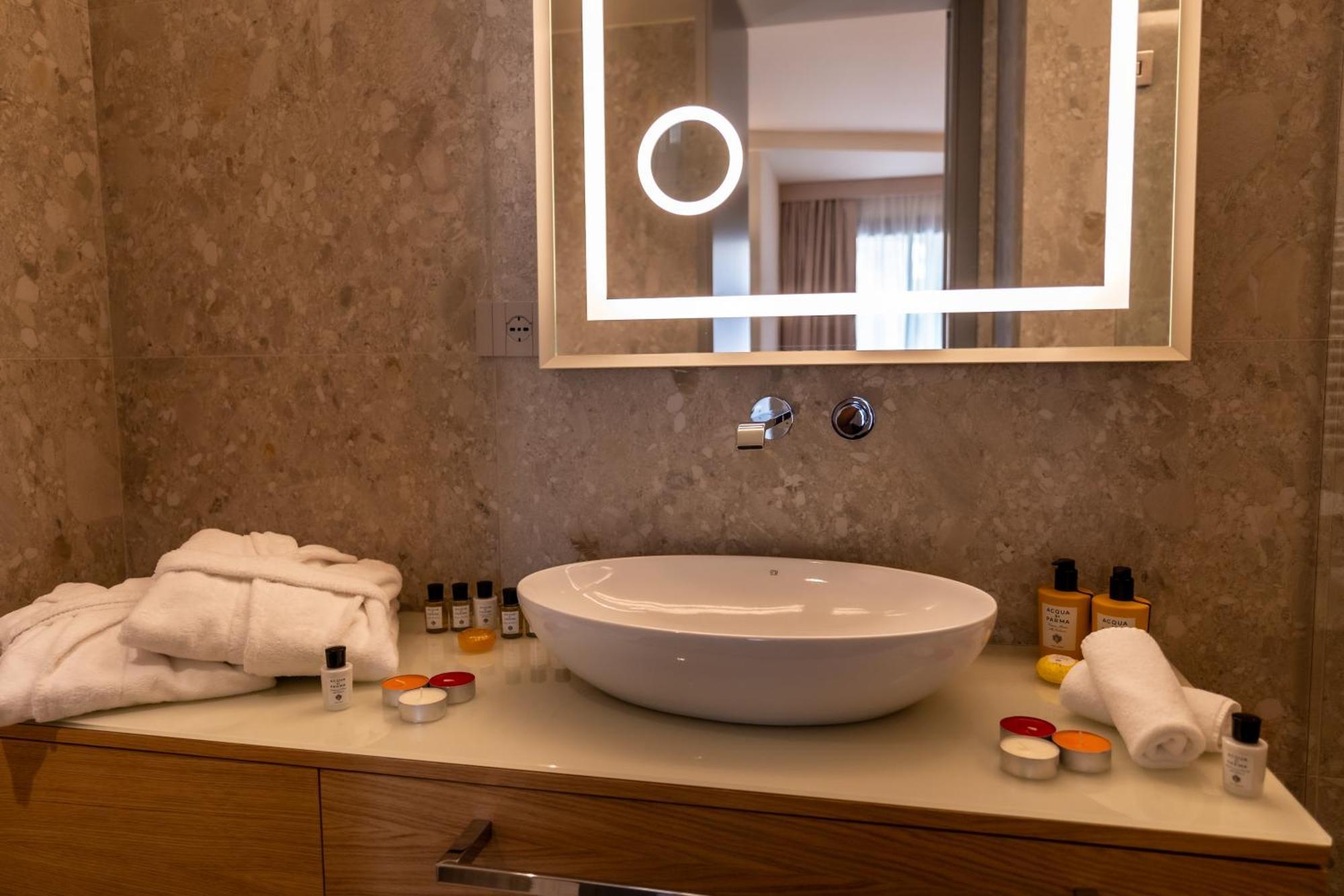 Double Urban Room One-time SPA access
