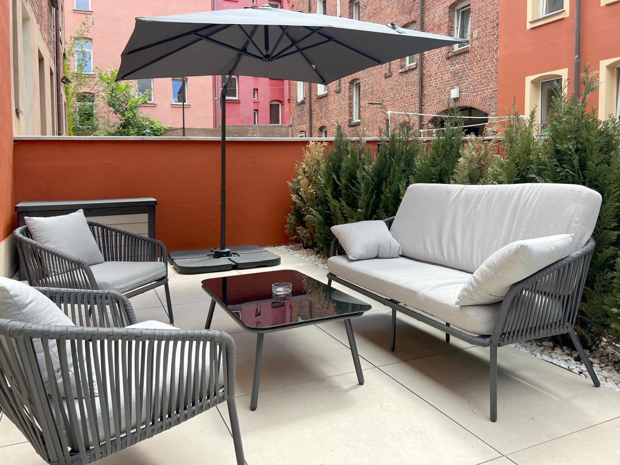 3-Zimmer Supreme Apartment mit 2 Schlafzimmern 1 Wohnzimmer und Terrasse oder Galerie