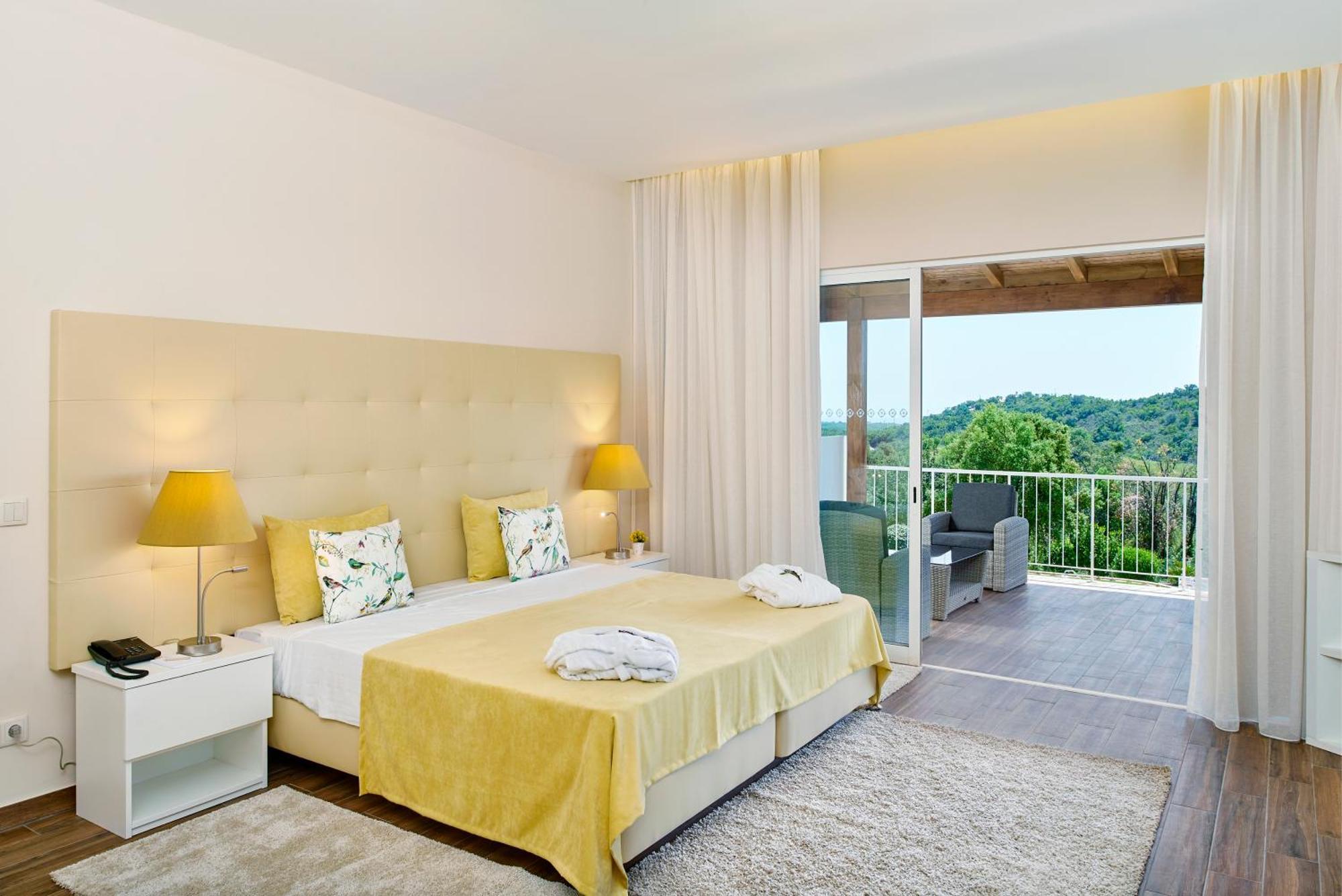 Deluxe Family Room,1746817189:JPEG