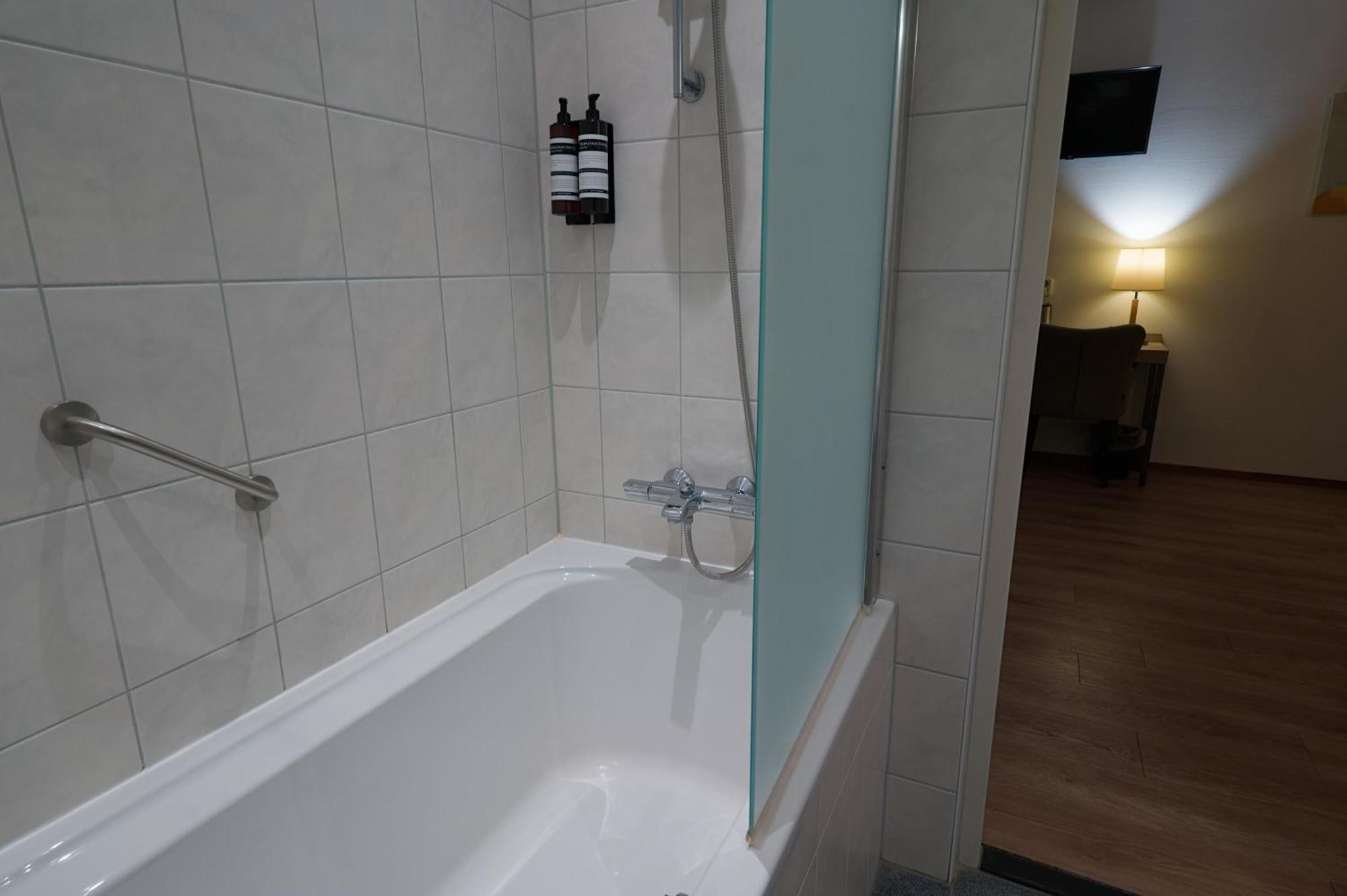 Comfort Twin Room Bath
