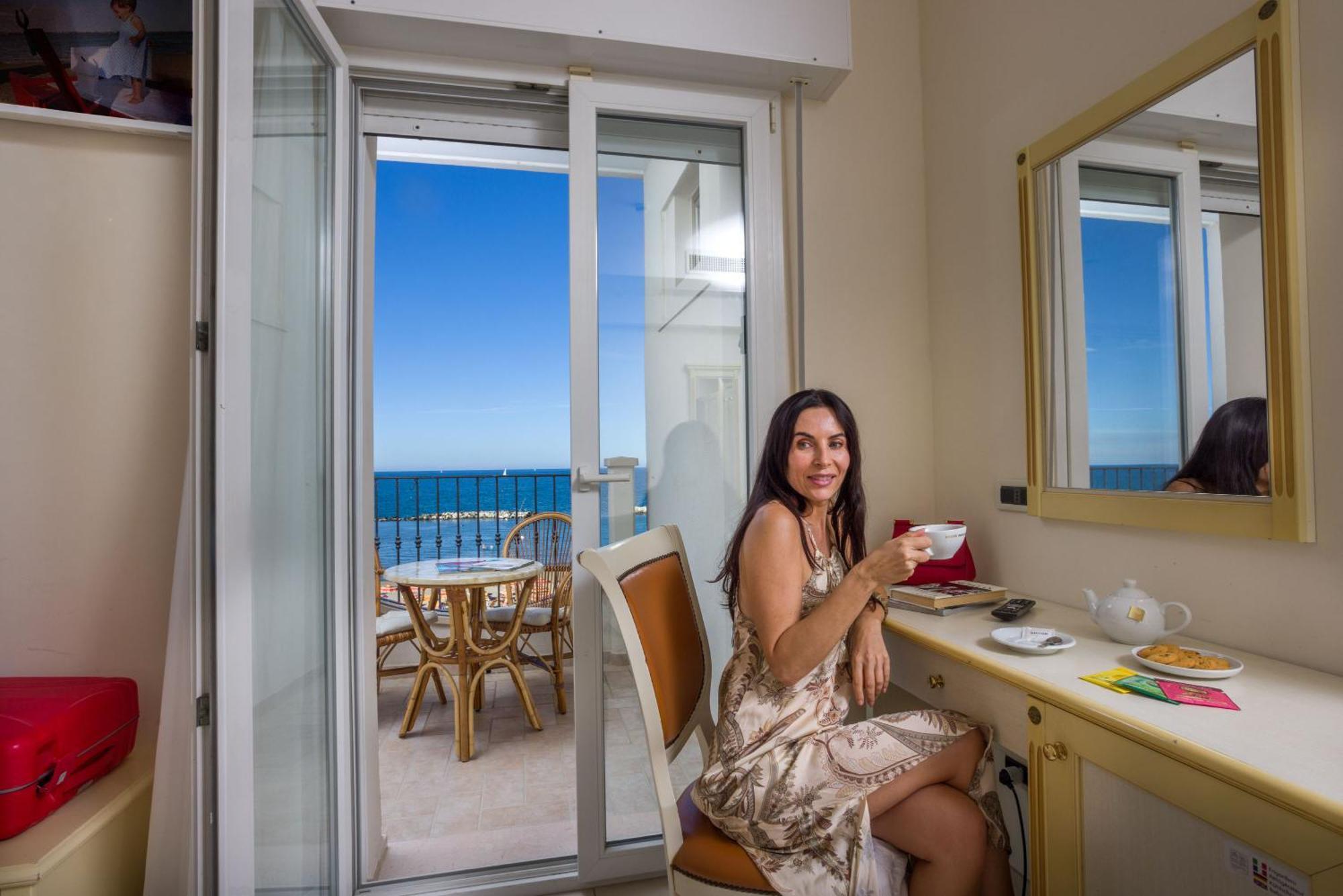 Junior Suite Beach Front