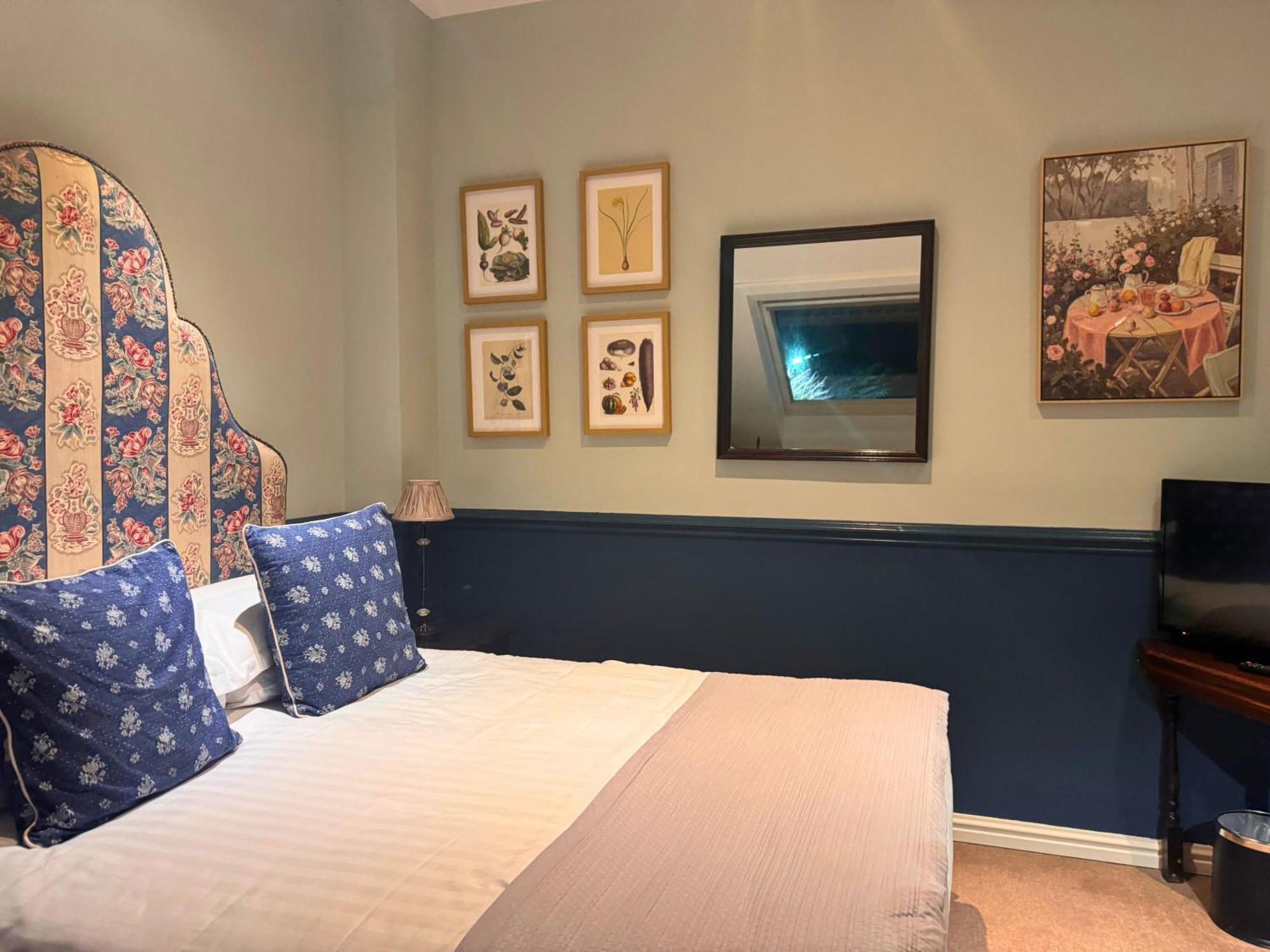 Split-level Suite