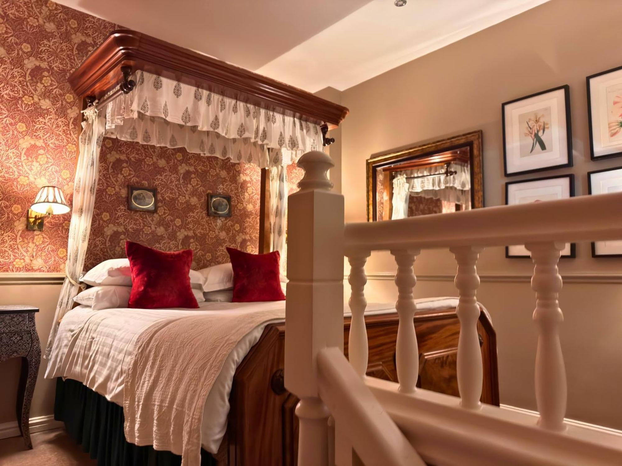 Split-level Suite