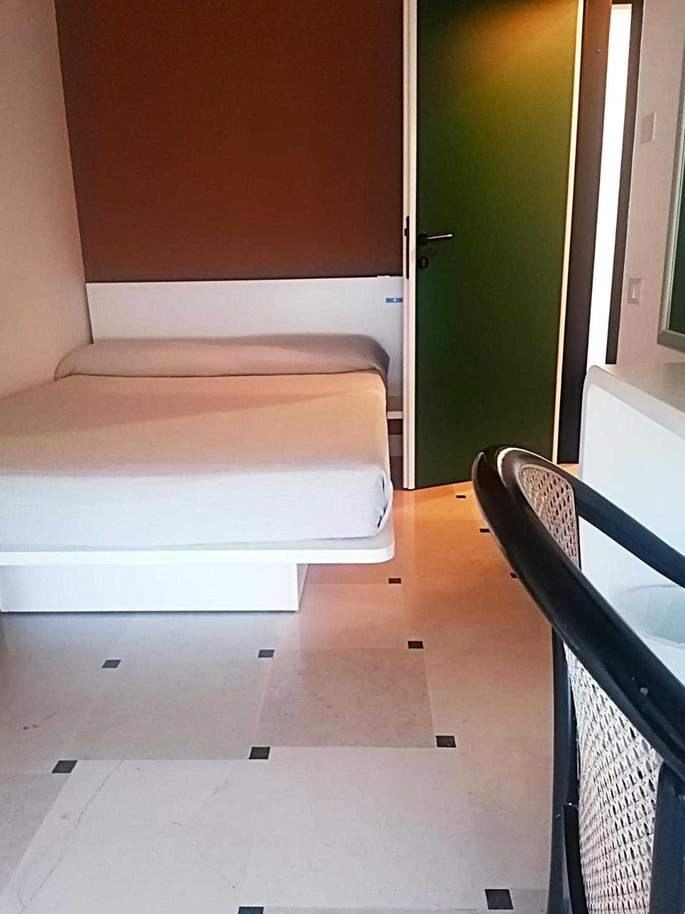 Single Room,1746830004:JPEG