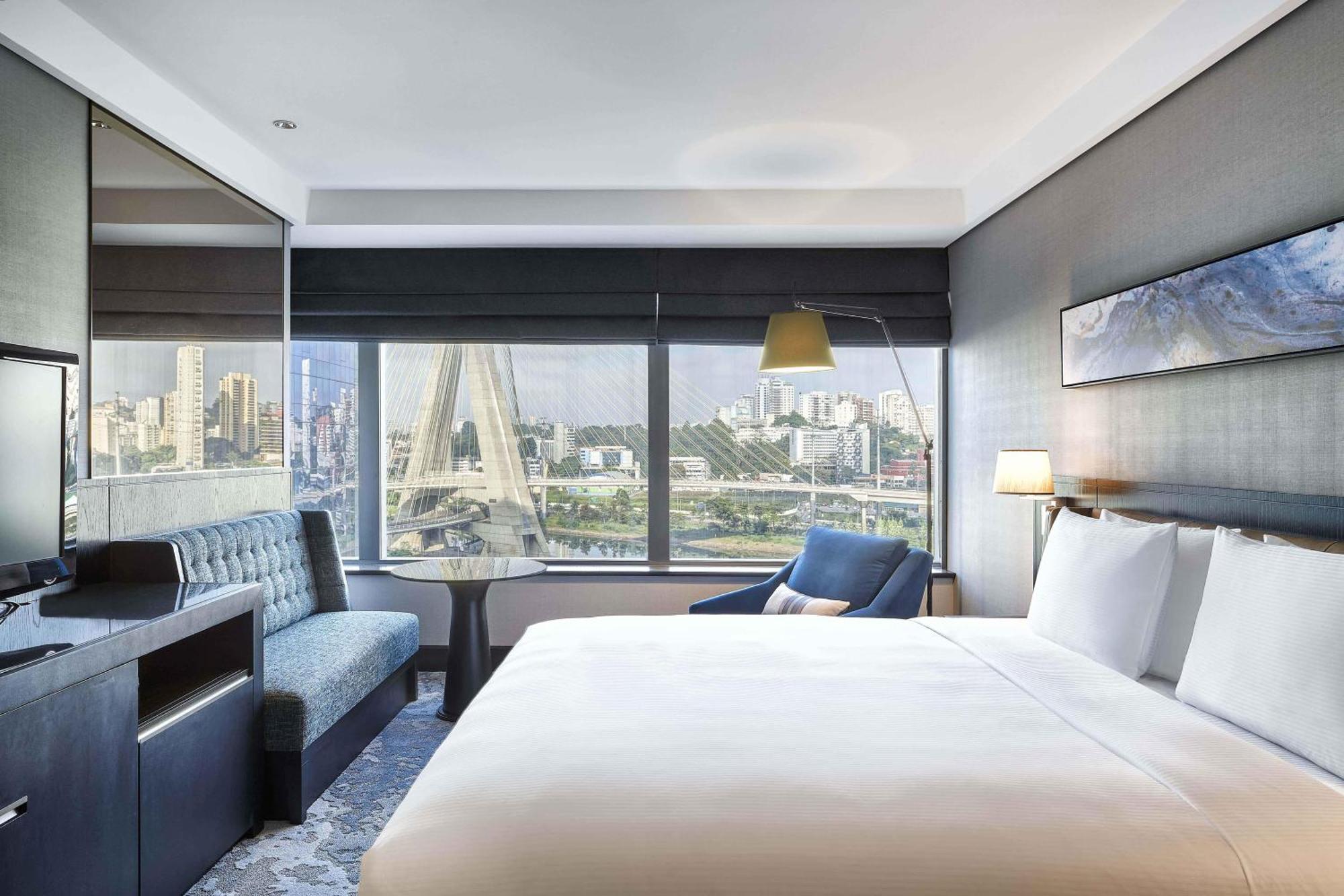King Room Estaiada Bridge View