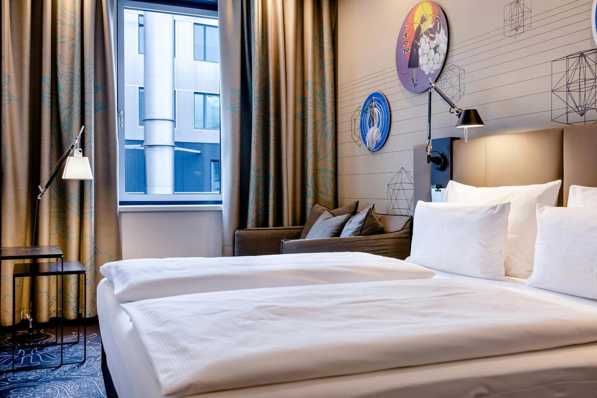 Deluxe Room (2 Adults + 1 Child),1746877630:JPEG