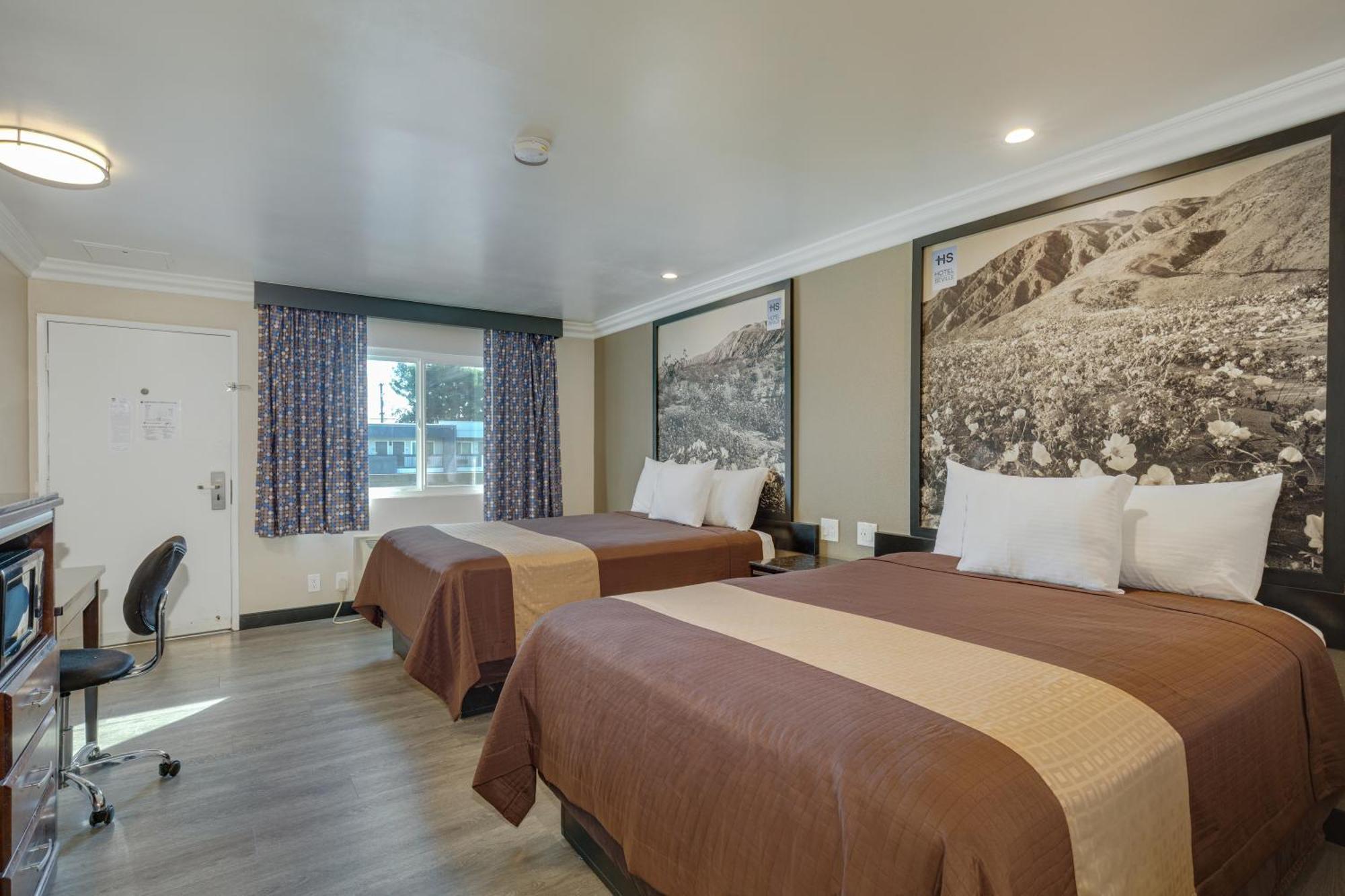 Queen Room with Two Queen Beds - Non-Smoking