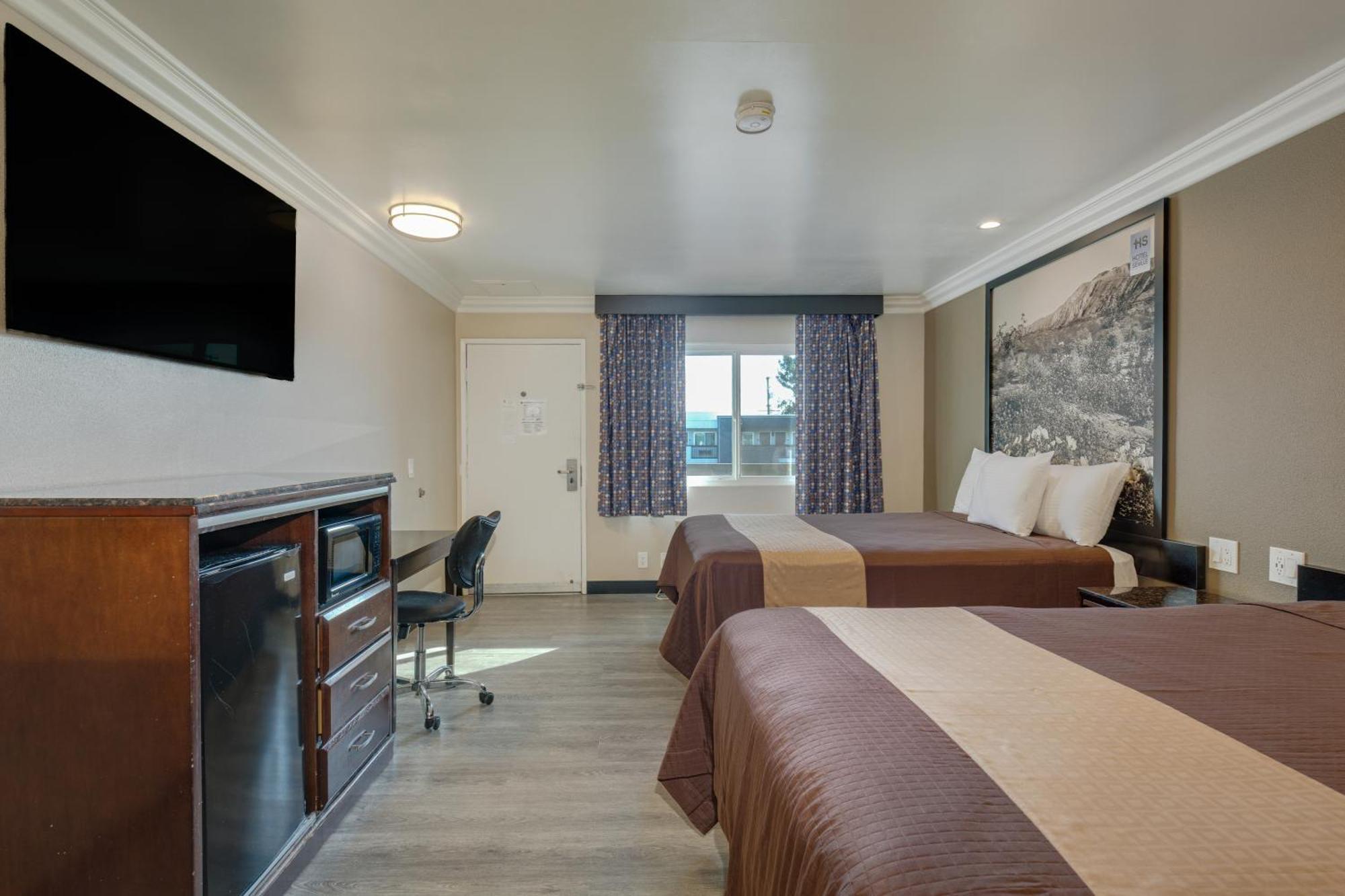 Queen Room Two Queen Beds Non-Smoking