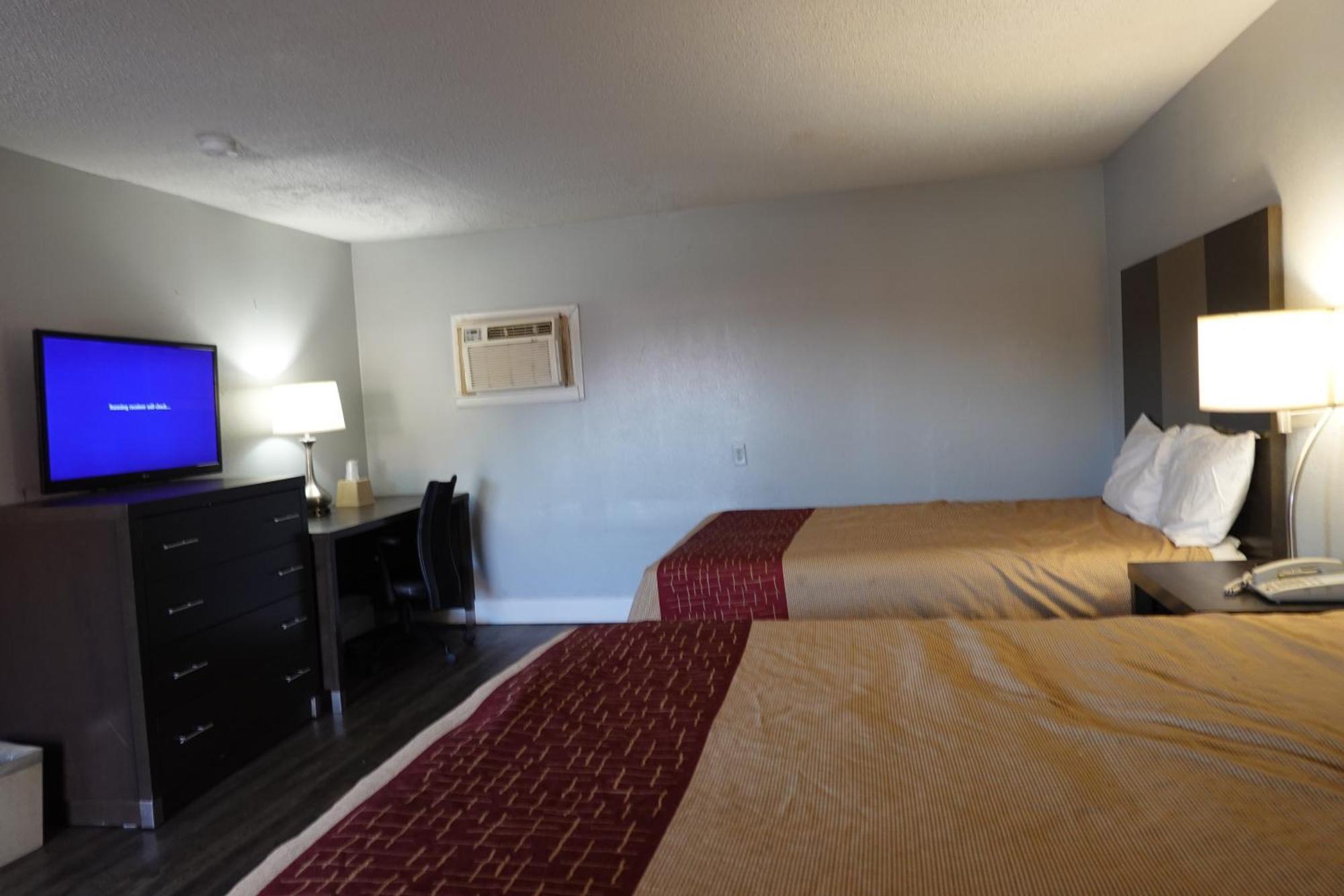 Queen Room Two Queen Beds Smoking