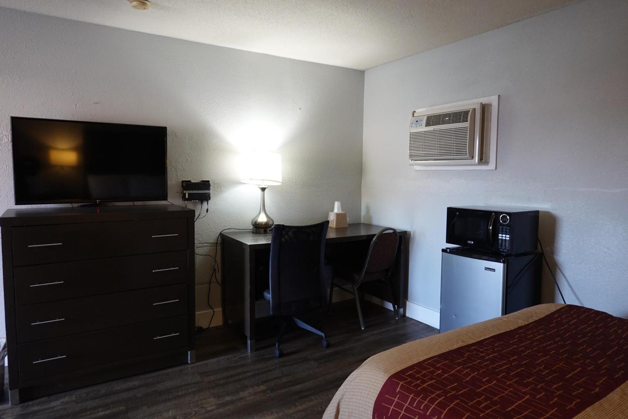 Queen Room Two Queen Beds Smoking