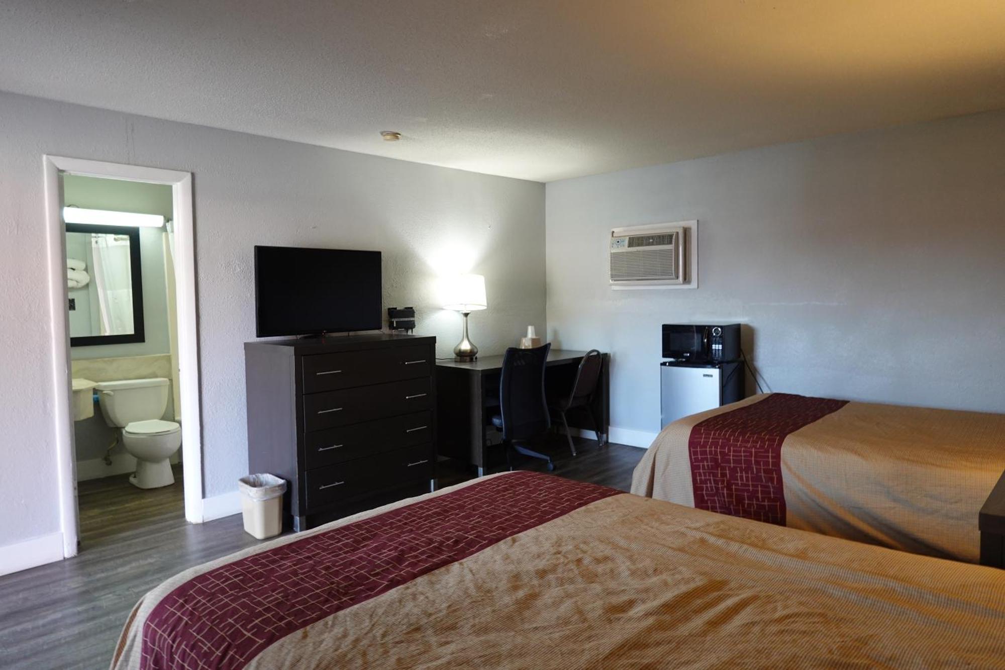 Queen Room Two Queen Beds Smoking