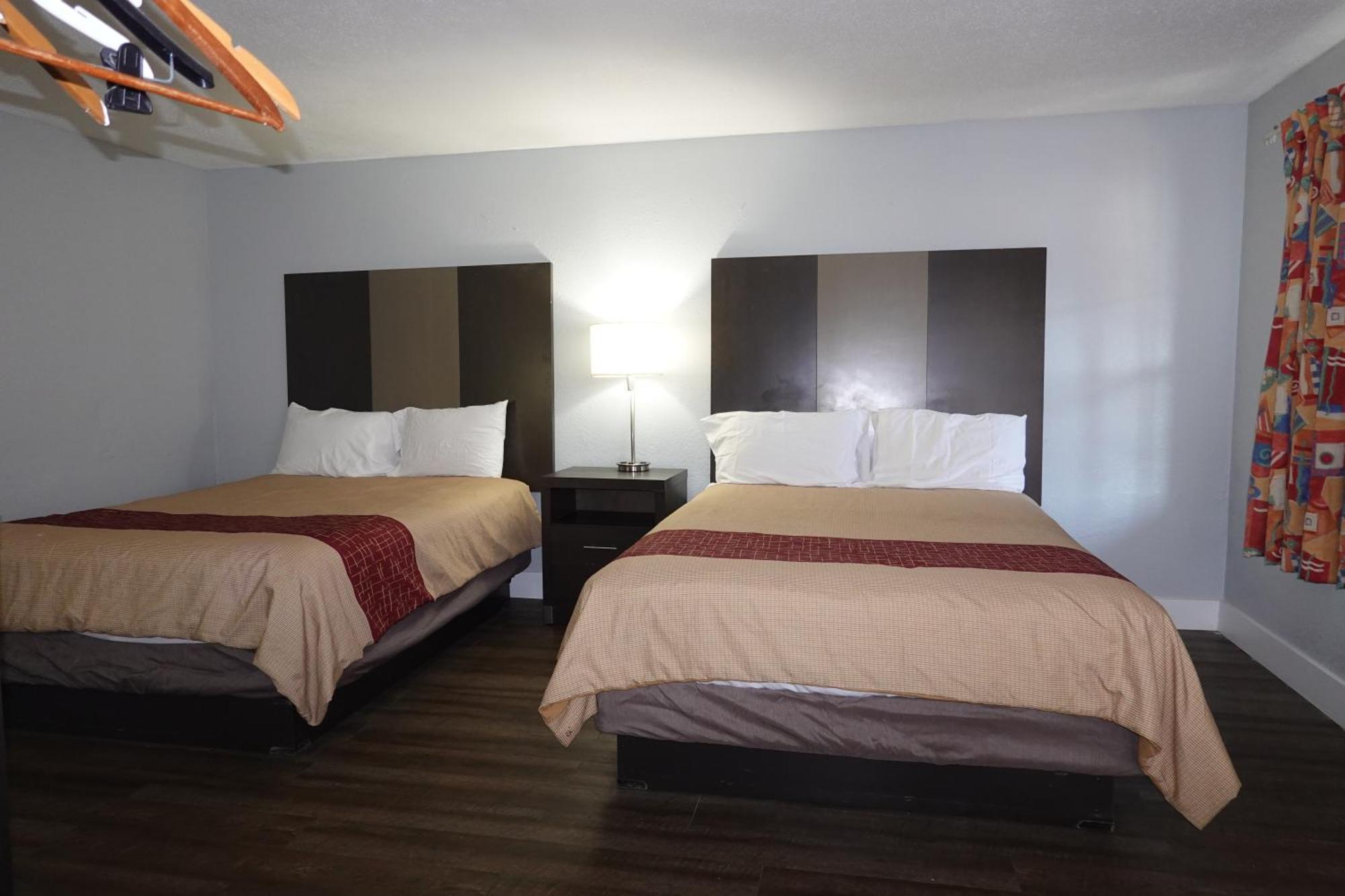 Queen Room Two Queen Beds Smoking