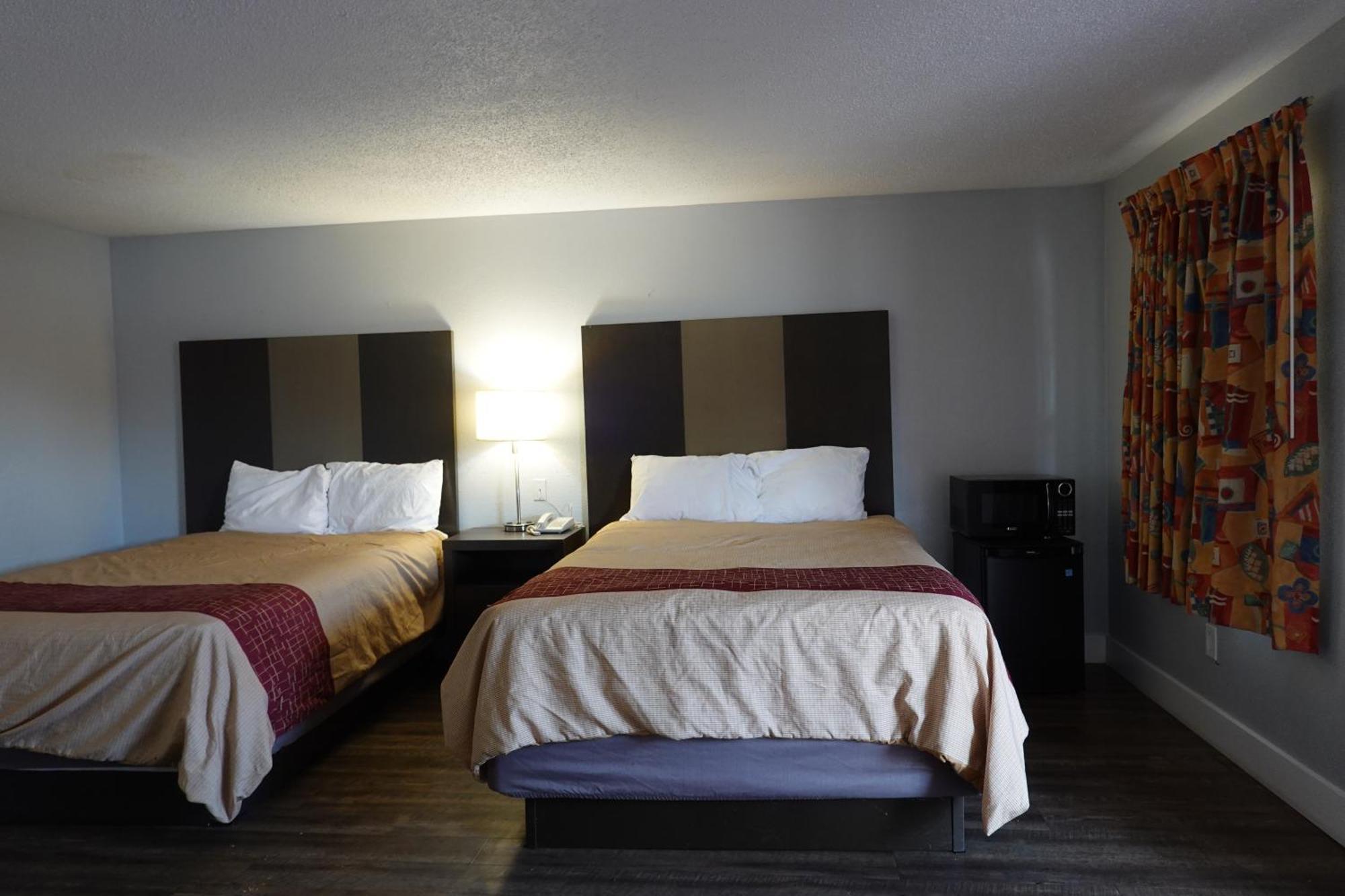 Queen Room Two Queen Beds Smoking