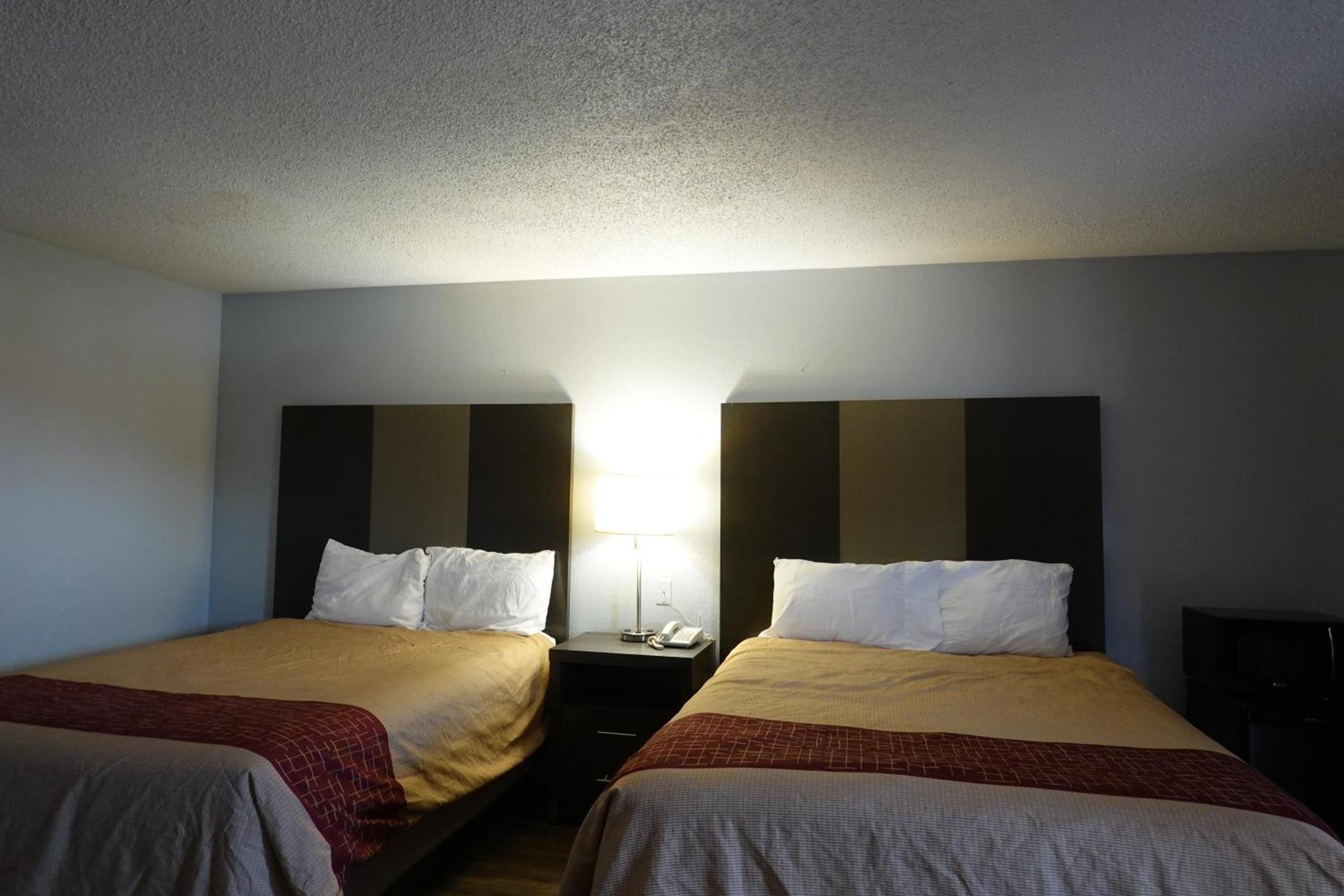 Queen Room Two Queen Beds Smoking