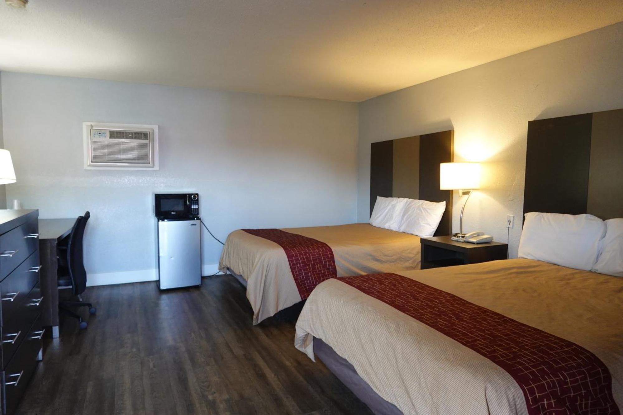 Queen Room Two Queen Beds Smoking